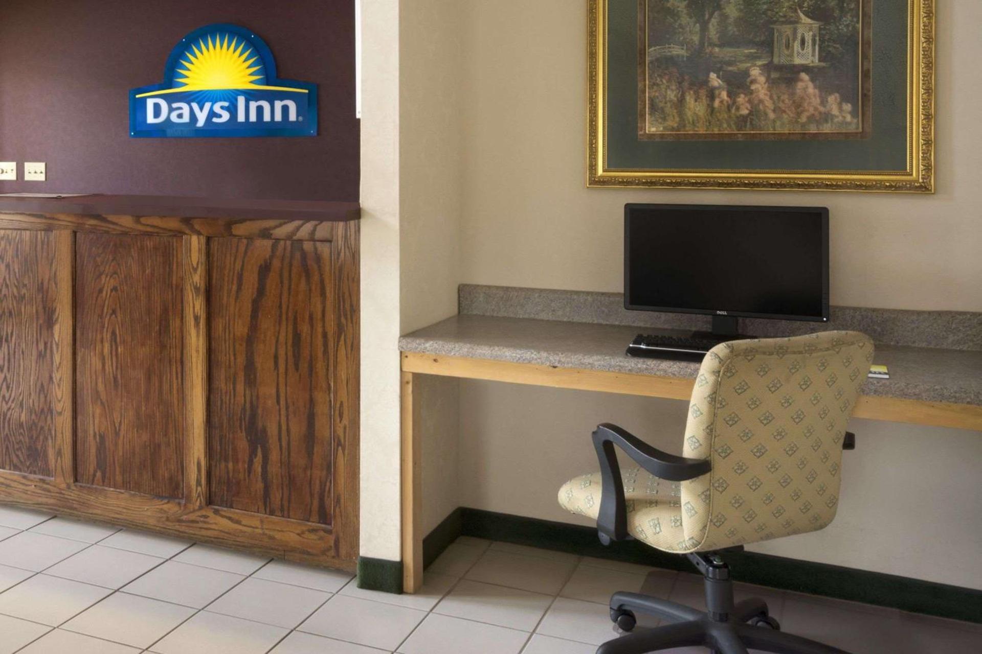 Days Inn by Wyndham Alma photo 27