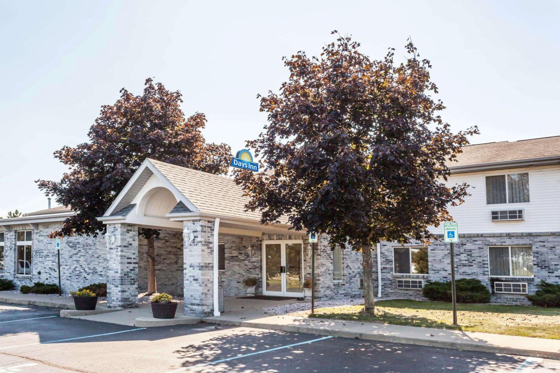 Days Inn by Wyndham Imlay City photo 32