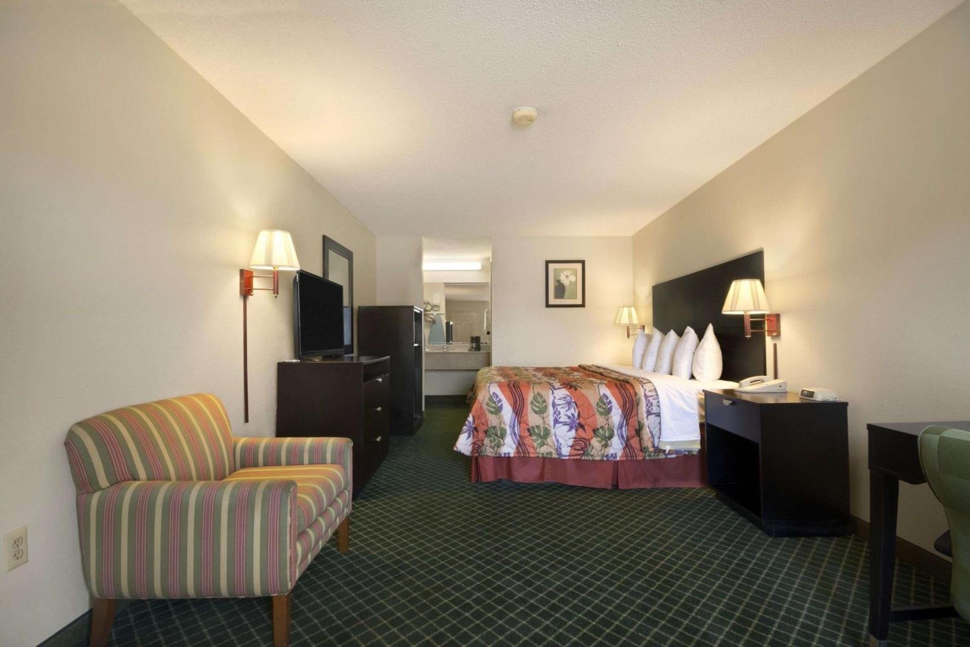 Days Inn by Wyndham Alma photo 29