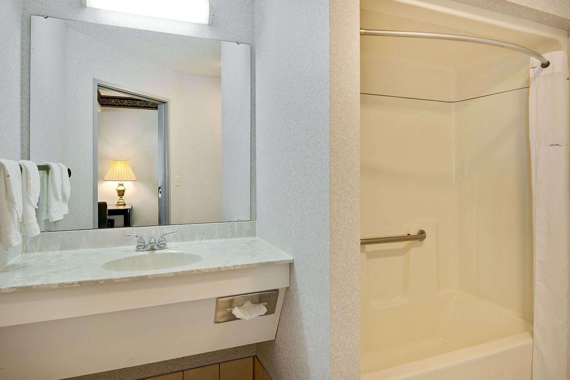 Days Inn by Wyndham Lisbon photo 8