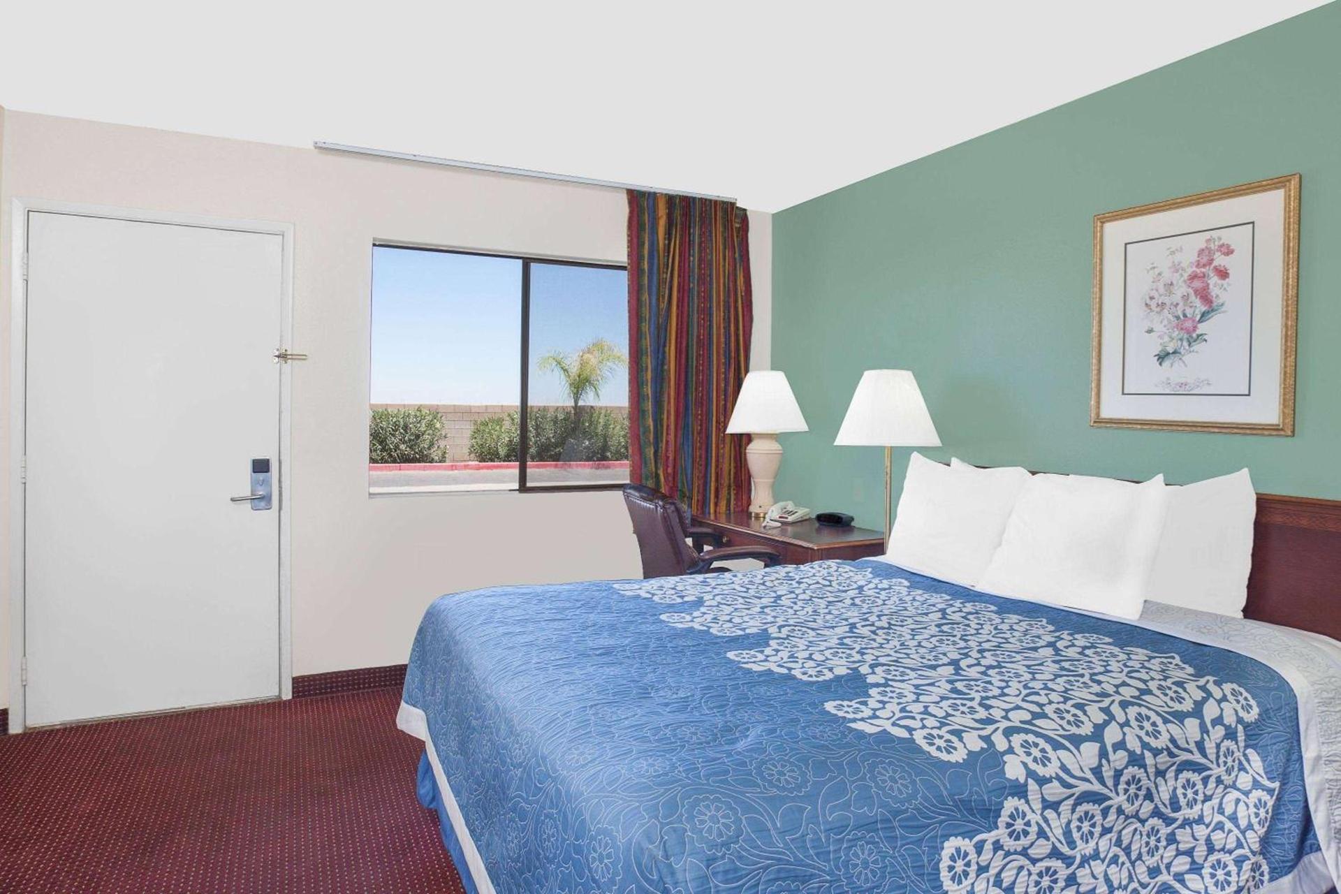Days Inn by Wyndham Lost Hills photo 5
