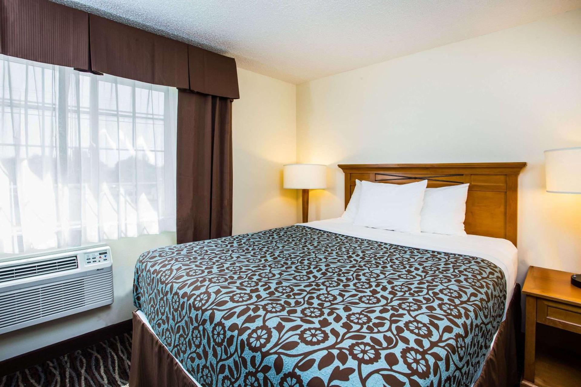 Days Inn by Wyndham Yakima photo 14