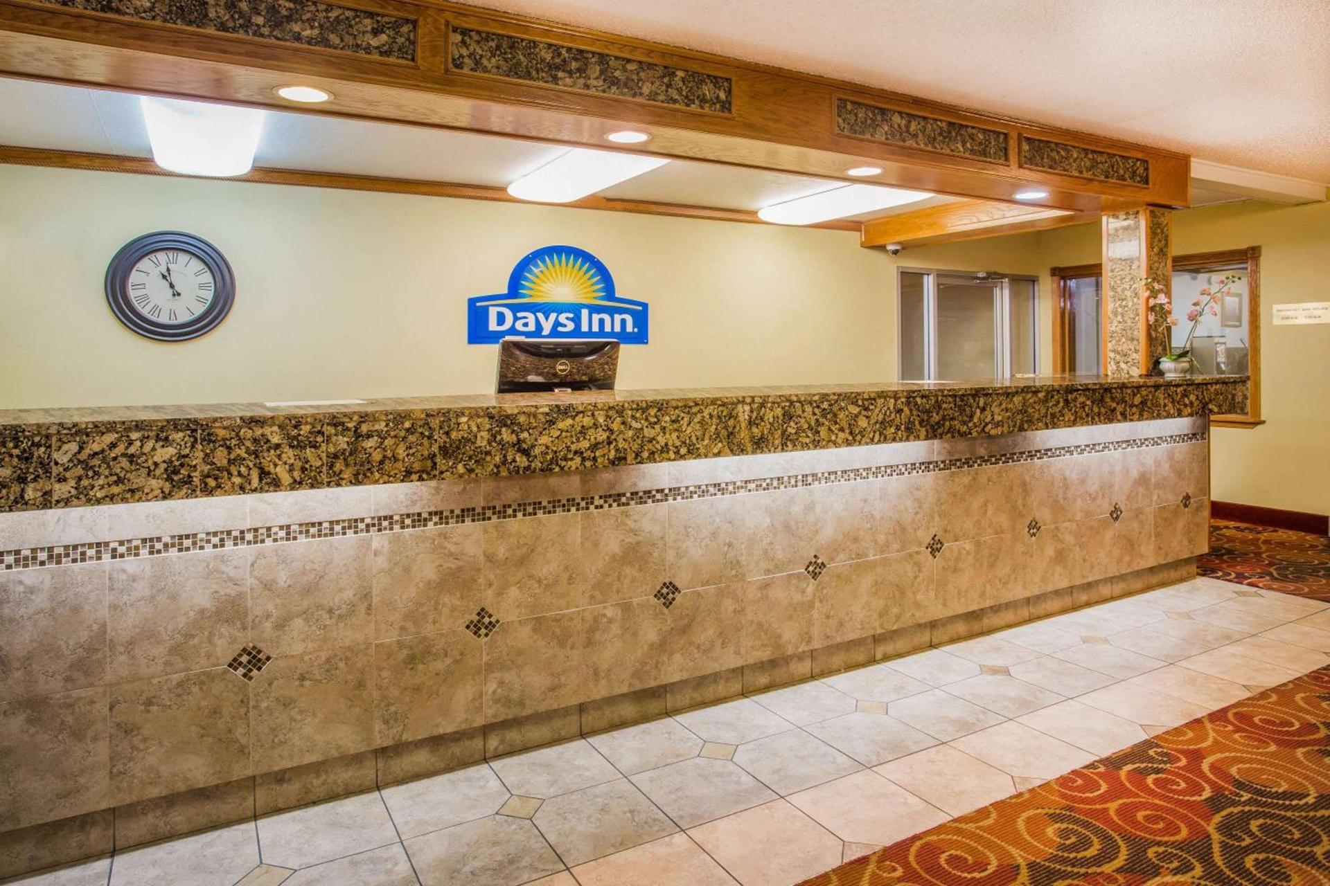 Days Inn by Wyndham Yakima photo 2