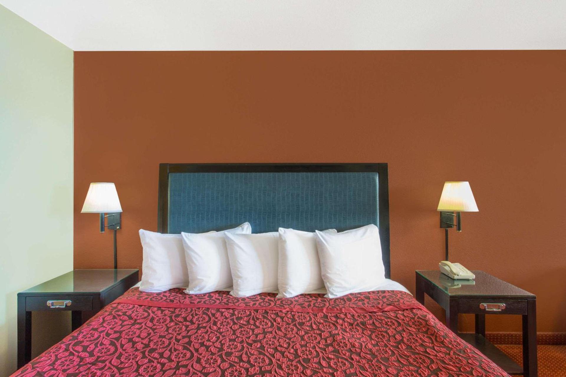 Days Inn by Wyndham Buckeye photo 5