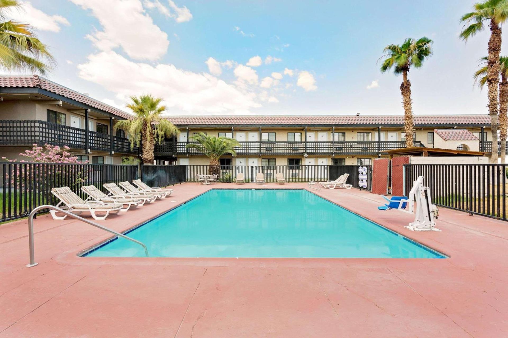 Days Inn & Suites by Wyndham Needles photo 3