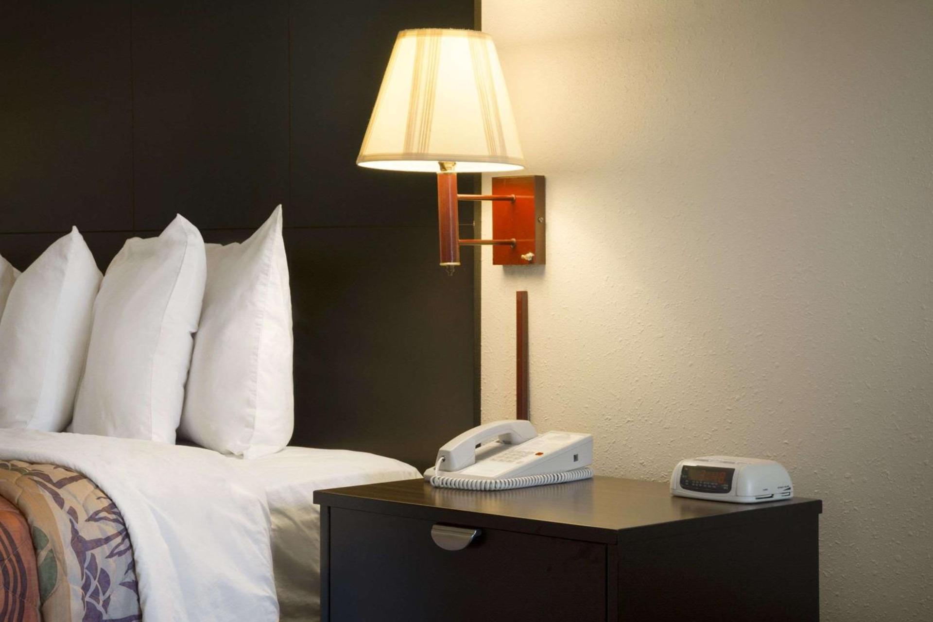 Days Inn by Wyndham Alma photo 35