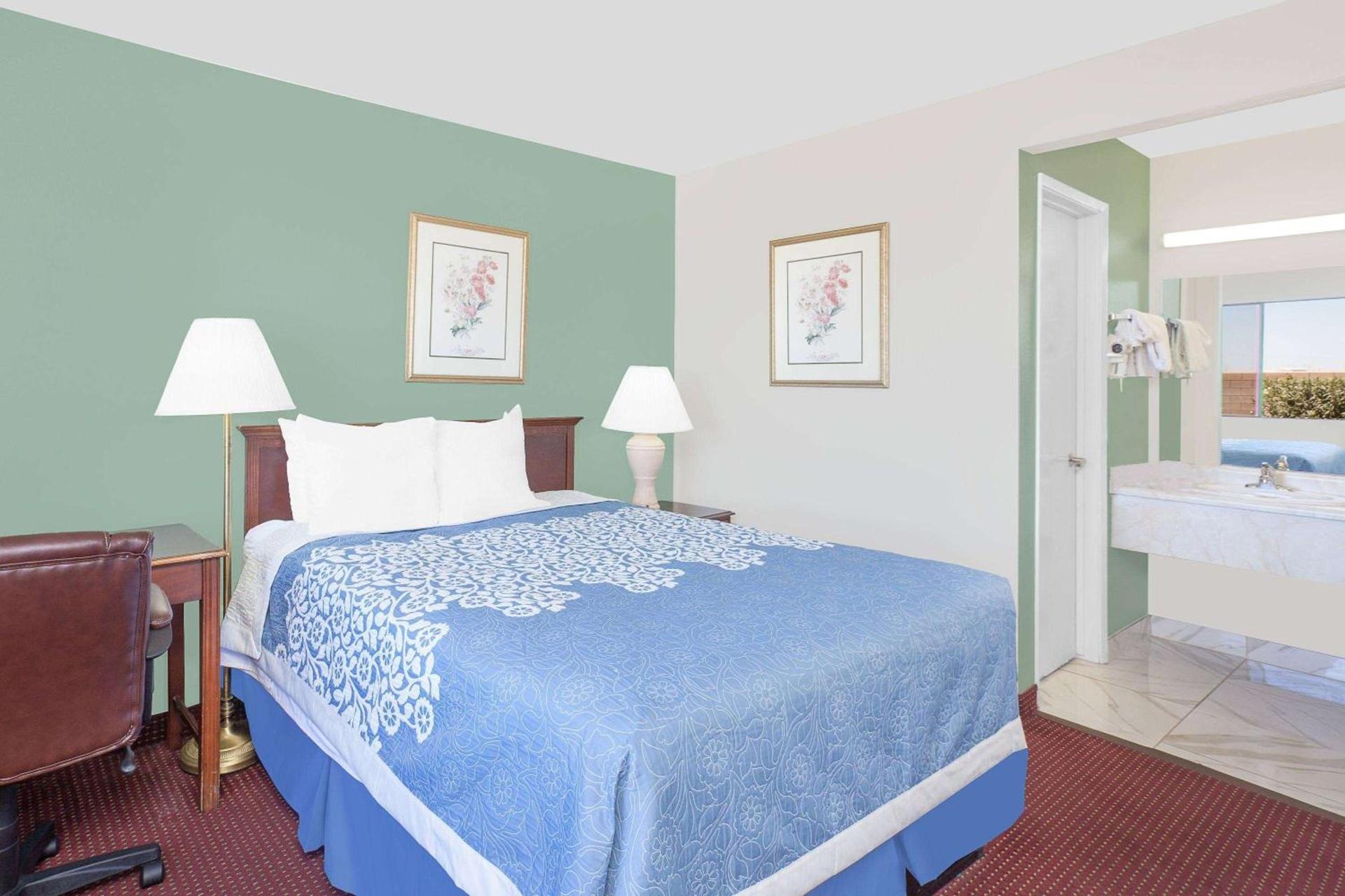 Days Inn by Wyndham Lost Hills photo 11