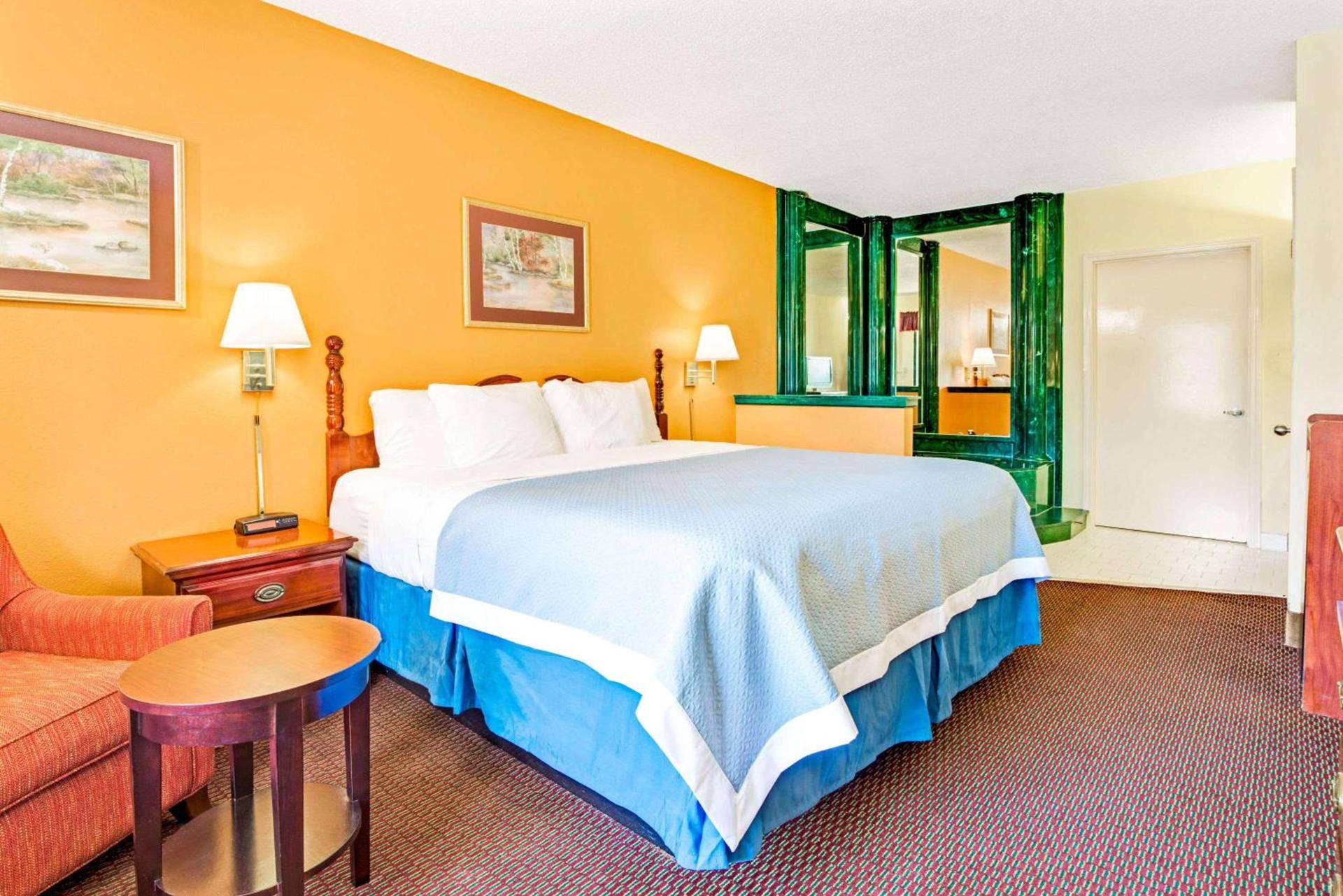 Days Inn by Wyndham Covington photo 7
