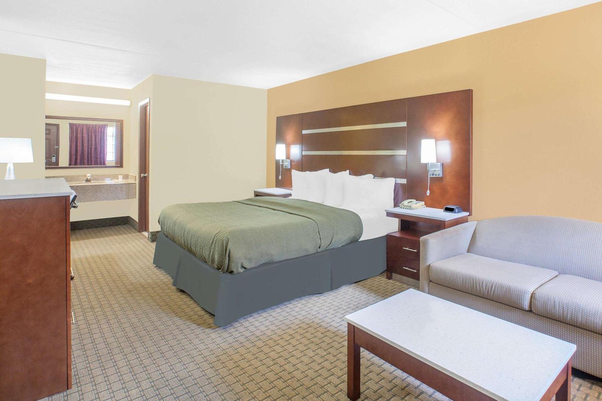 Days Inn by Wyndham Fayetteville photo 11