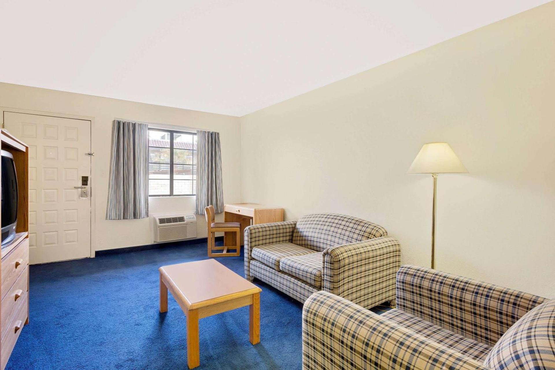 Days Inn & Suites by Wyndham Needles photo 8
