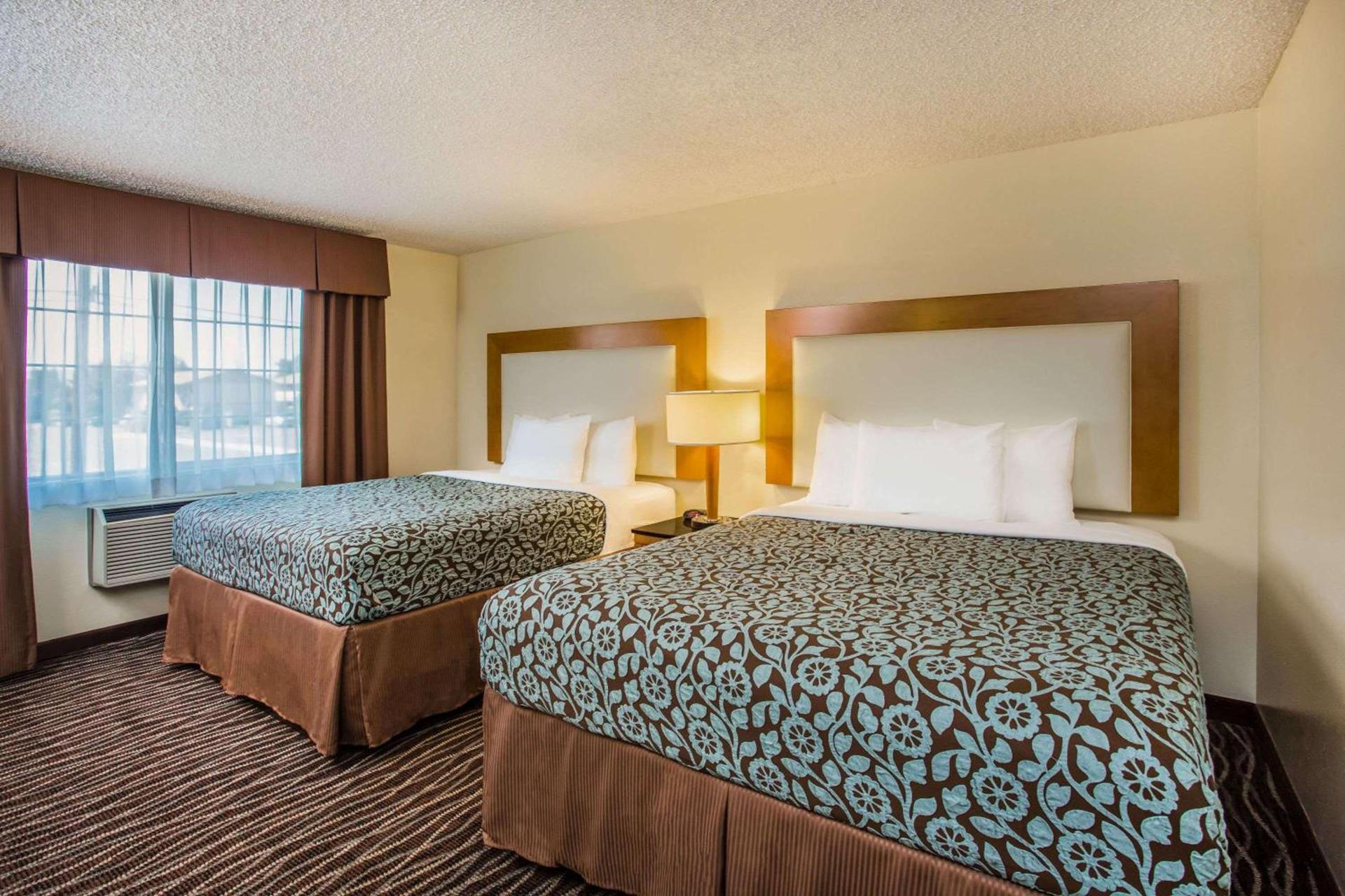 Days Inn by Wyndham Yakima photo 13
