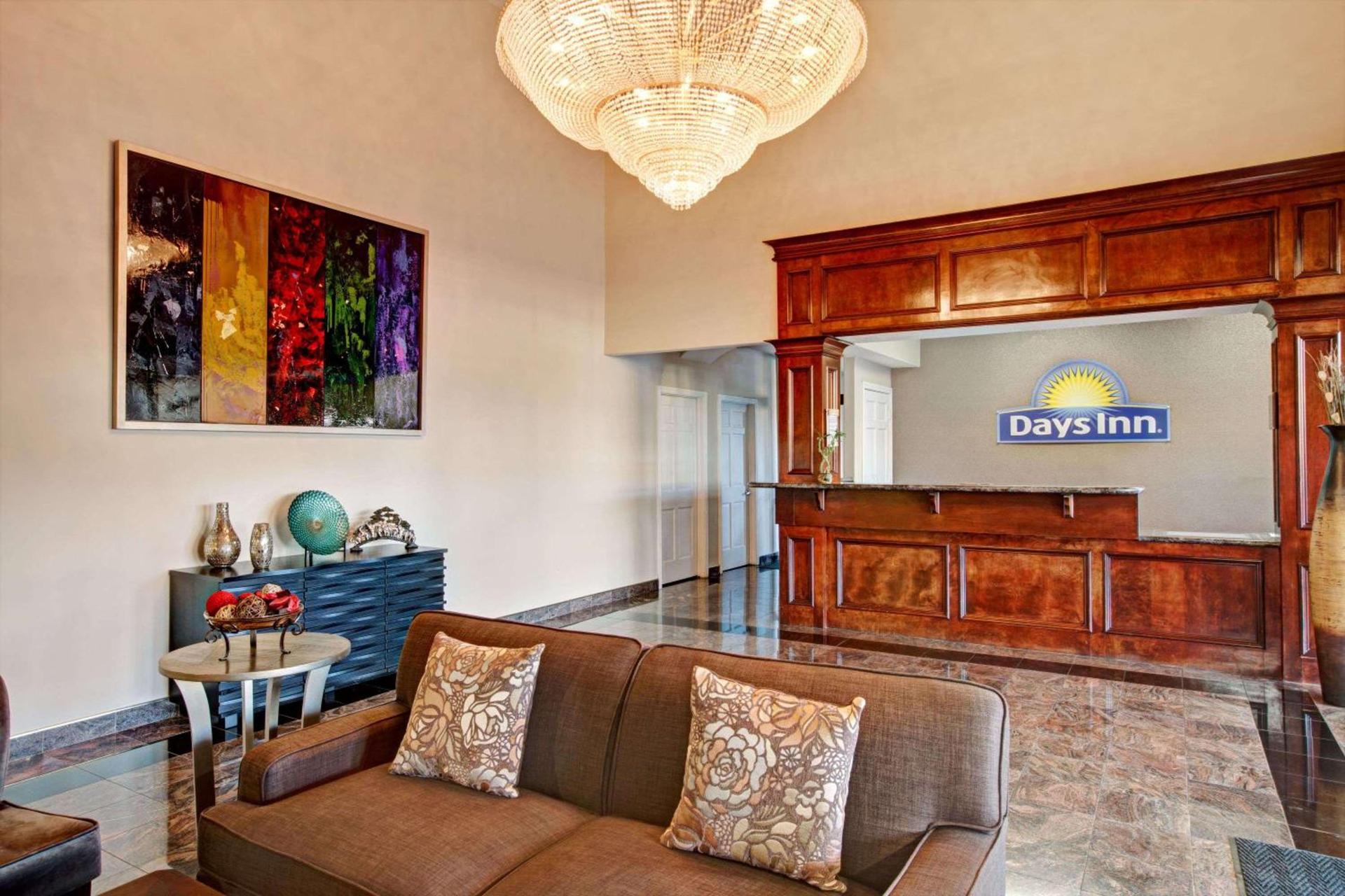 Days Inn & Suites by Wyndham Houston North - Spring photo 2