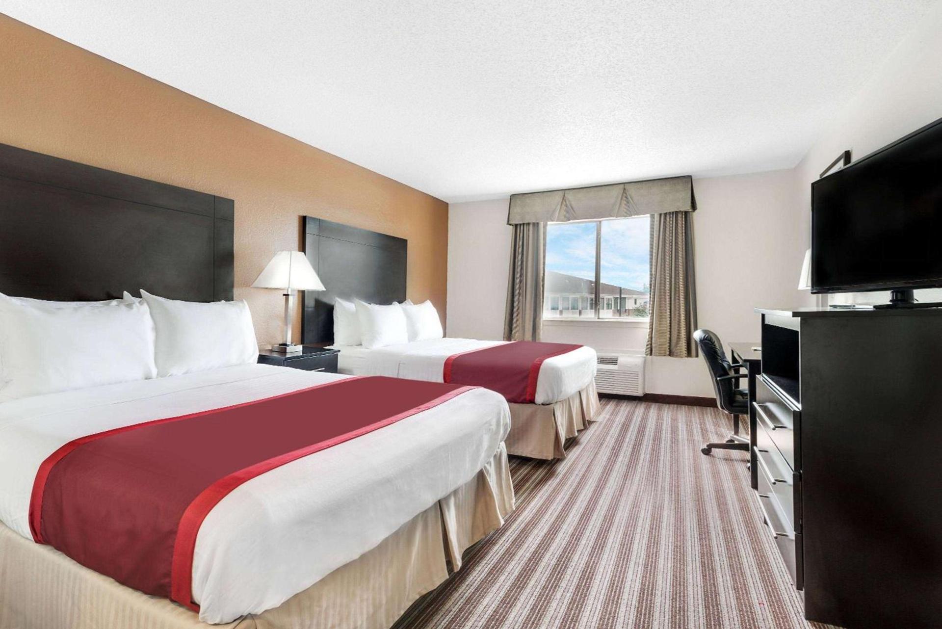 Days Inn & Suites by Wyndham Dallas photo 11