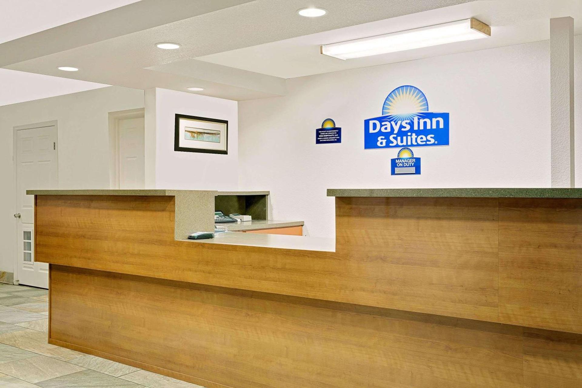 Days Inn & Suites by Wyndham Needles photo 2
