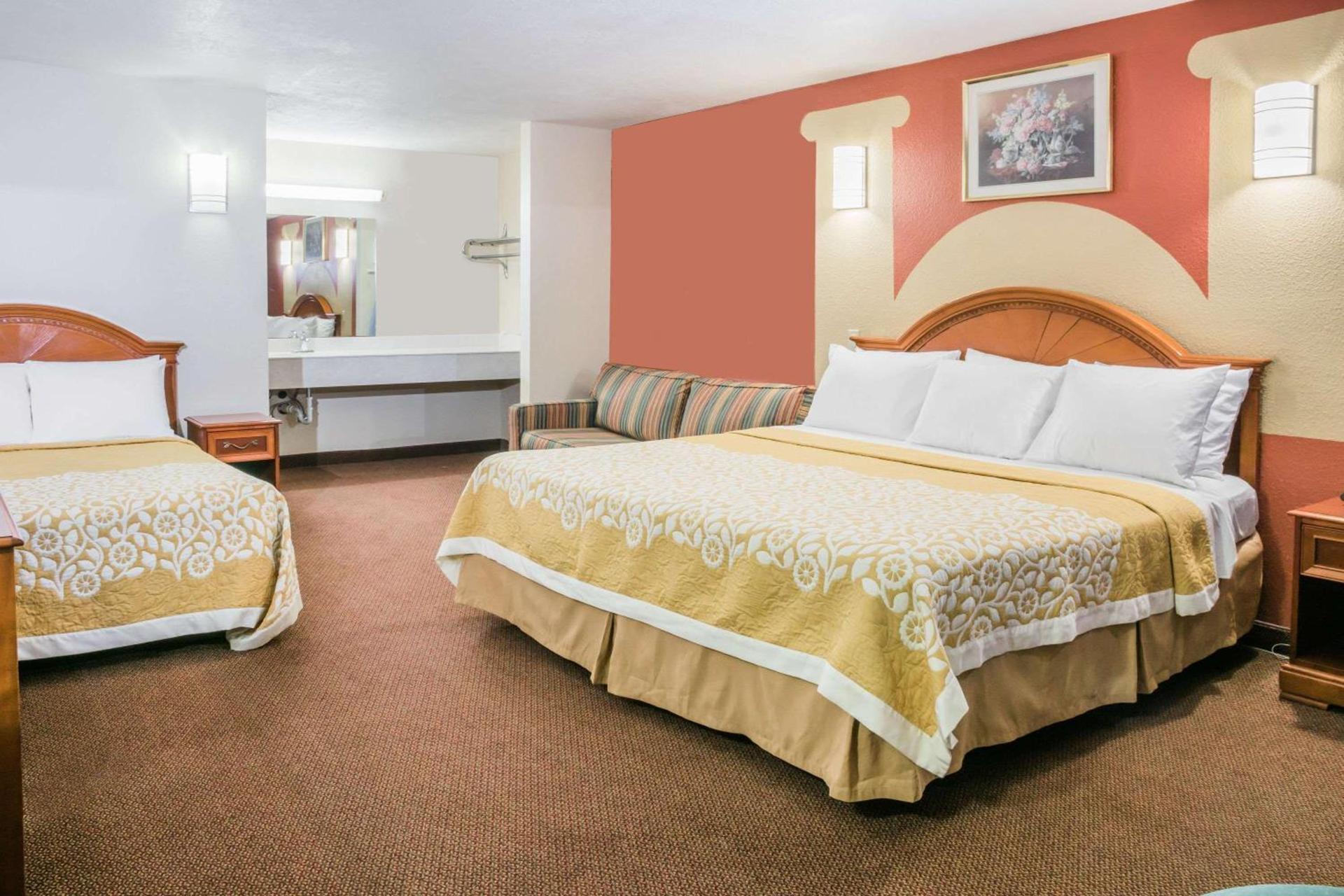 Days Inn by Wyndham Bastrop photo 12