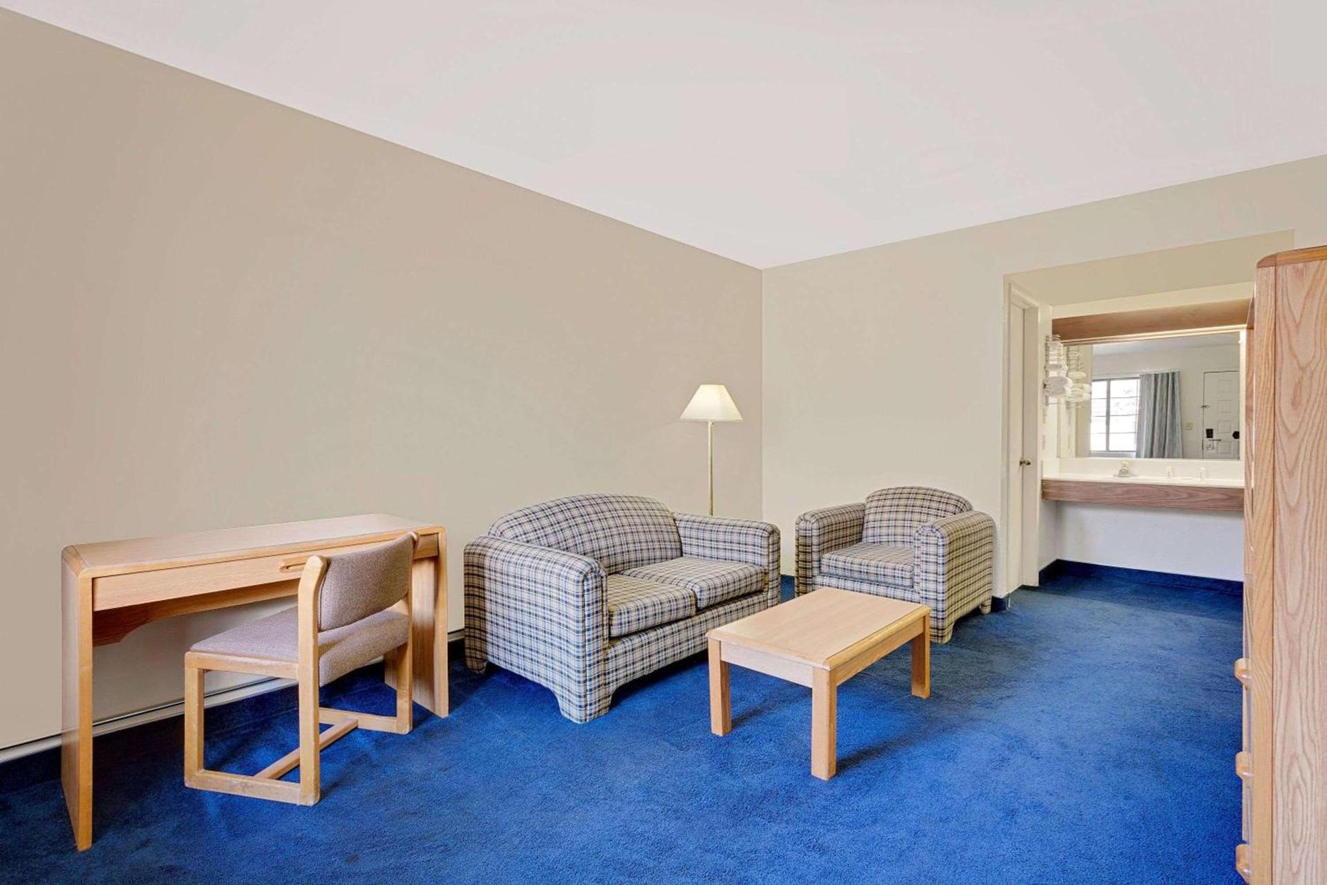 Days Inn & Suites by Wyndham Needles photo 10