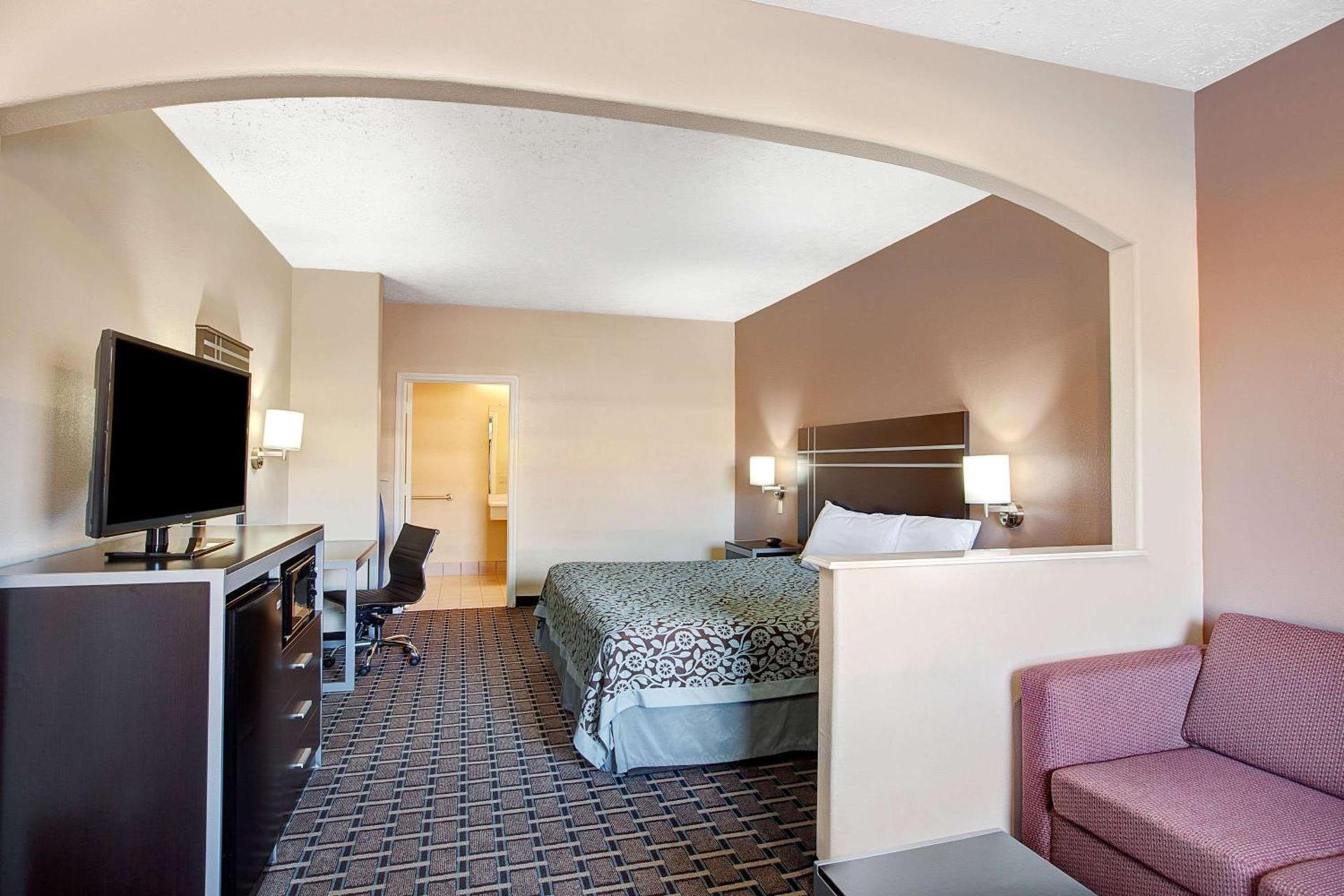 Days Inn & Suites by Wyndham Houston North - Spring photo 5