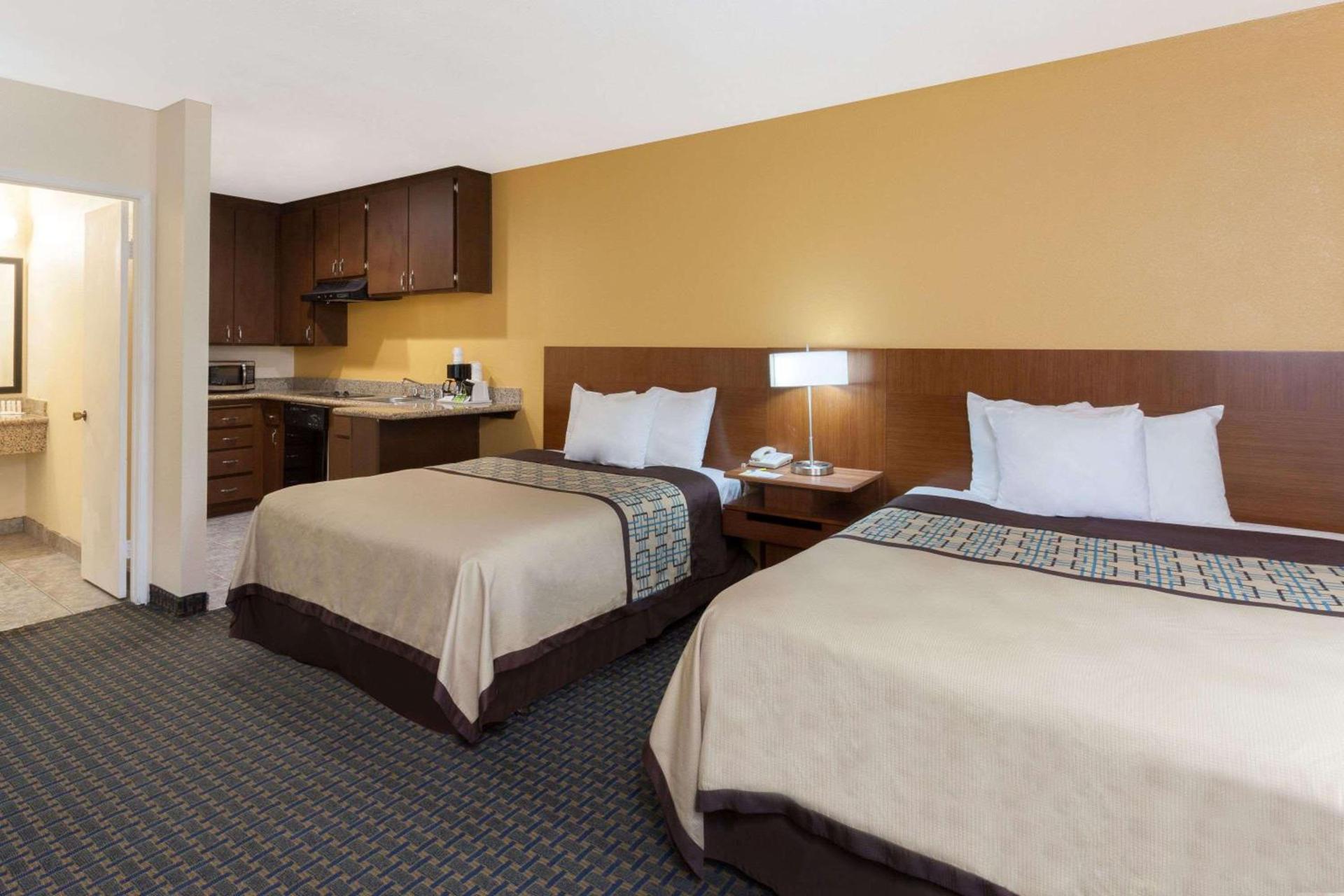 Days Inn by Wyndham Mission Valley-SDSU photo 4
