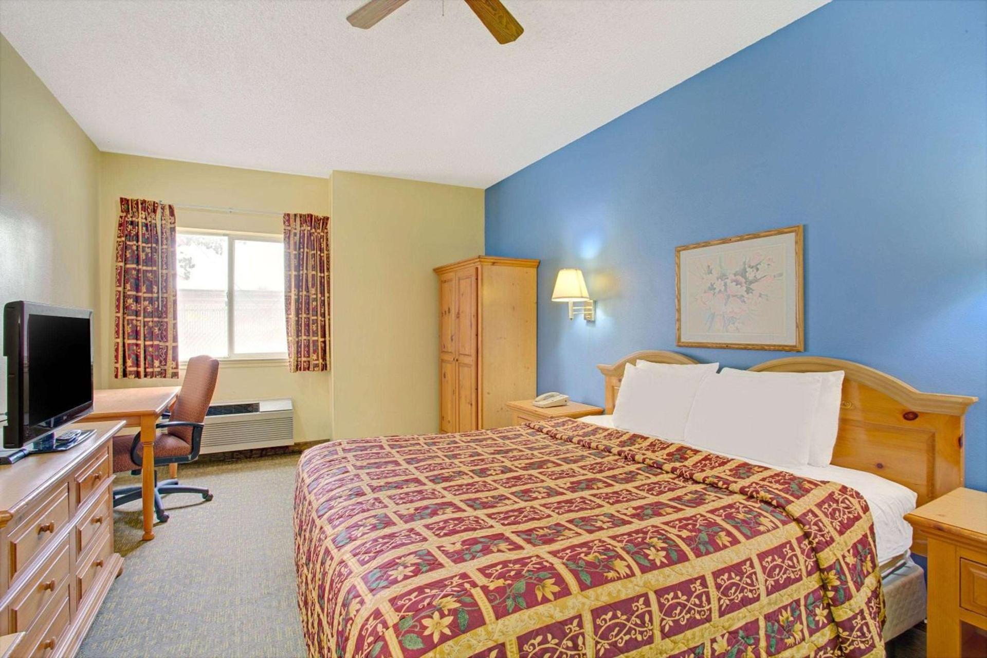 Days Inn by Wyndham Lehi photo 9