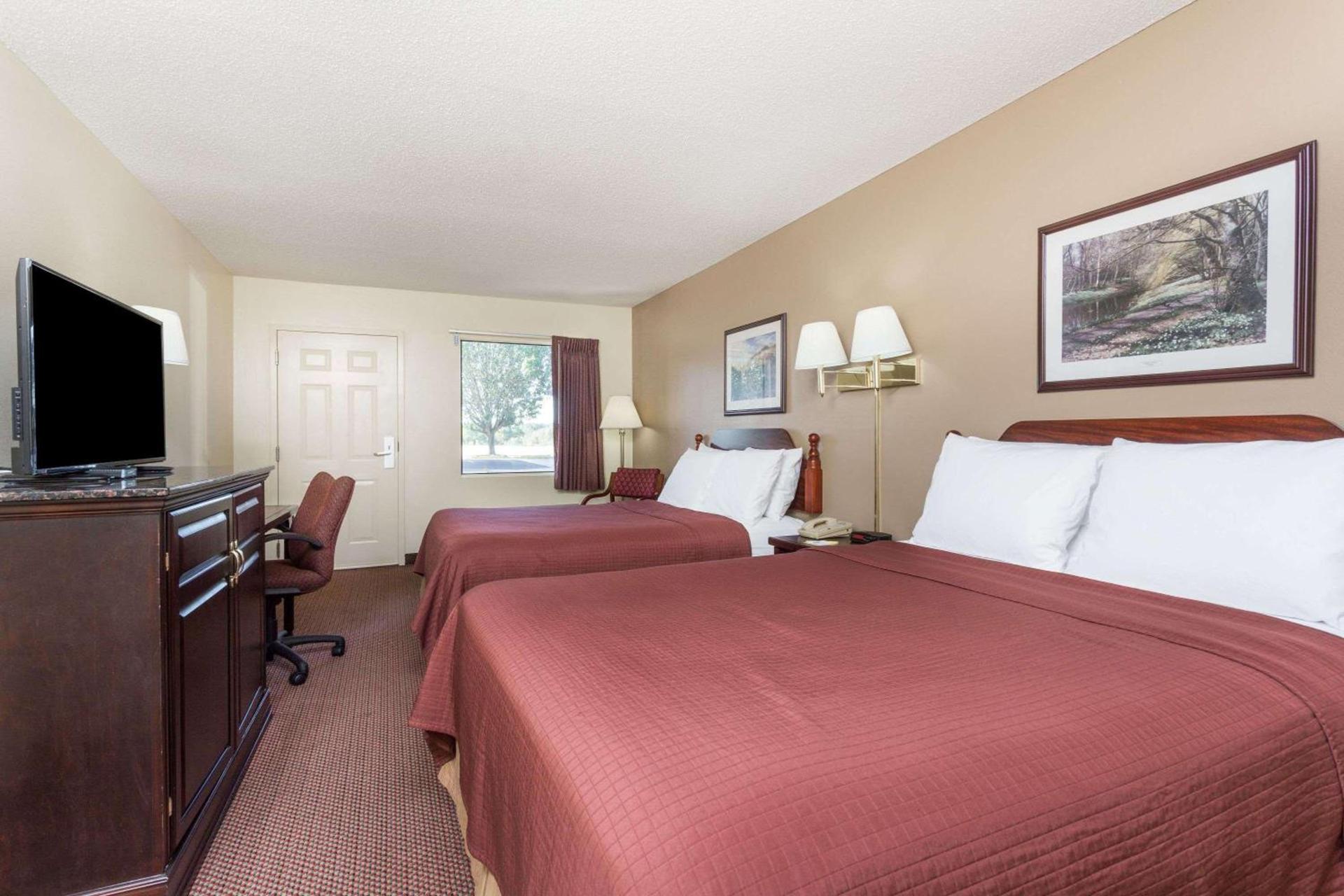 Days Inn by Wyndham Royston photo 10