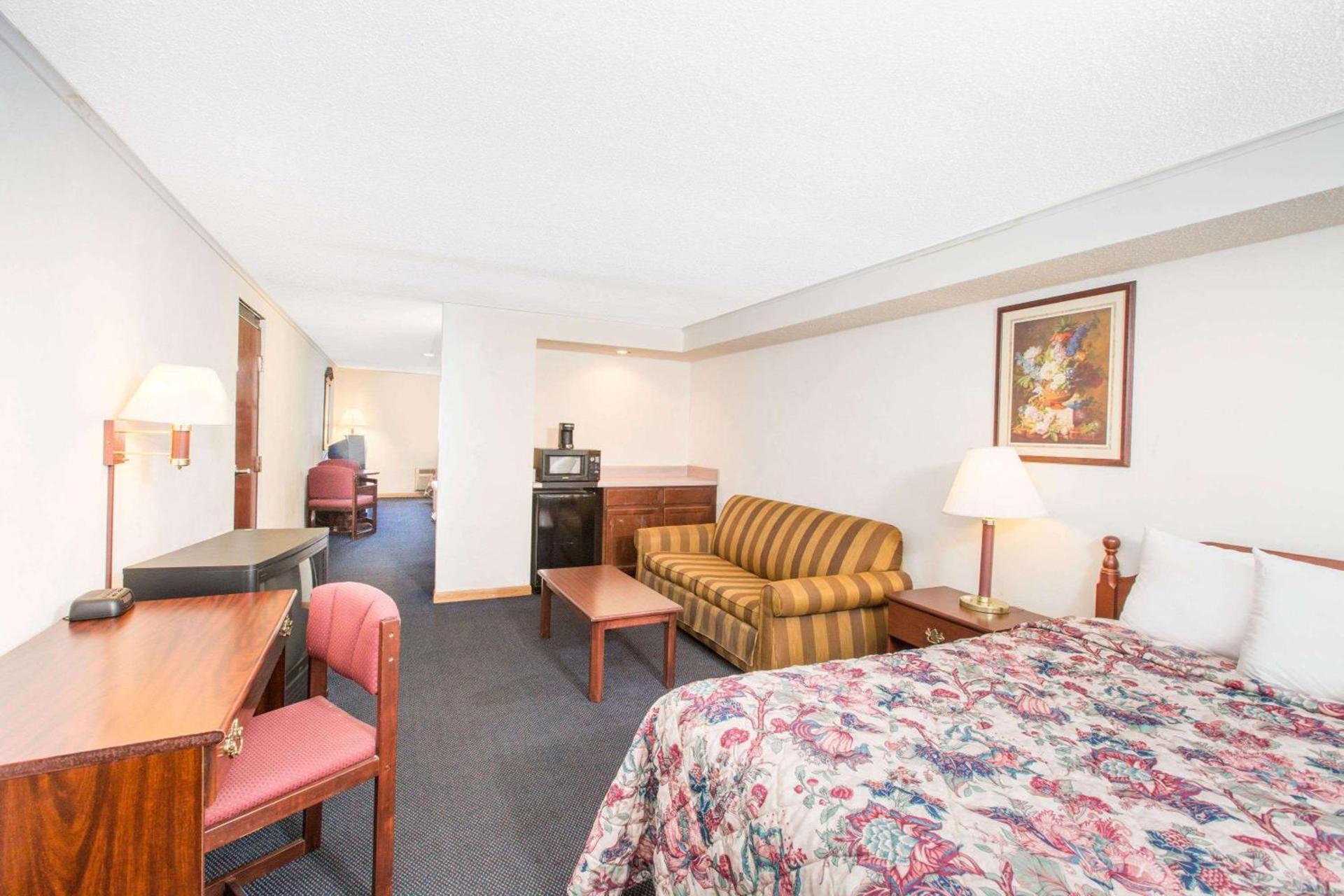 Days Inn by Wyndham Effingham photo 20