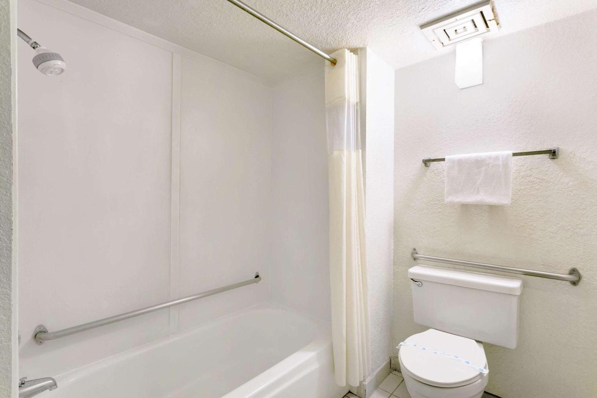 Days Inn & Suites by Wyndham Needles photo 4