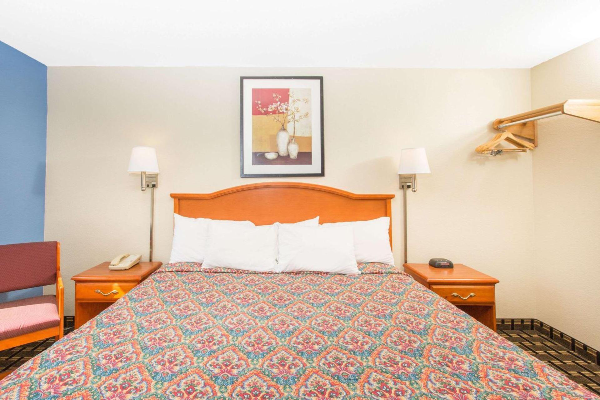 Days Inn by Wyndham Effingham photo 21
