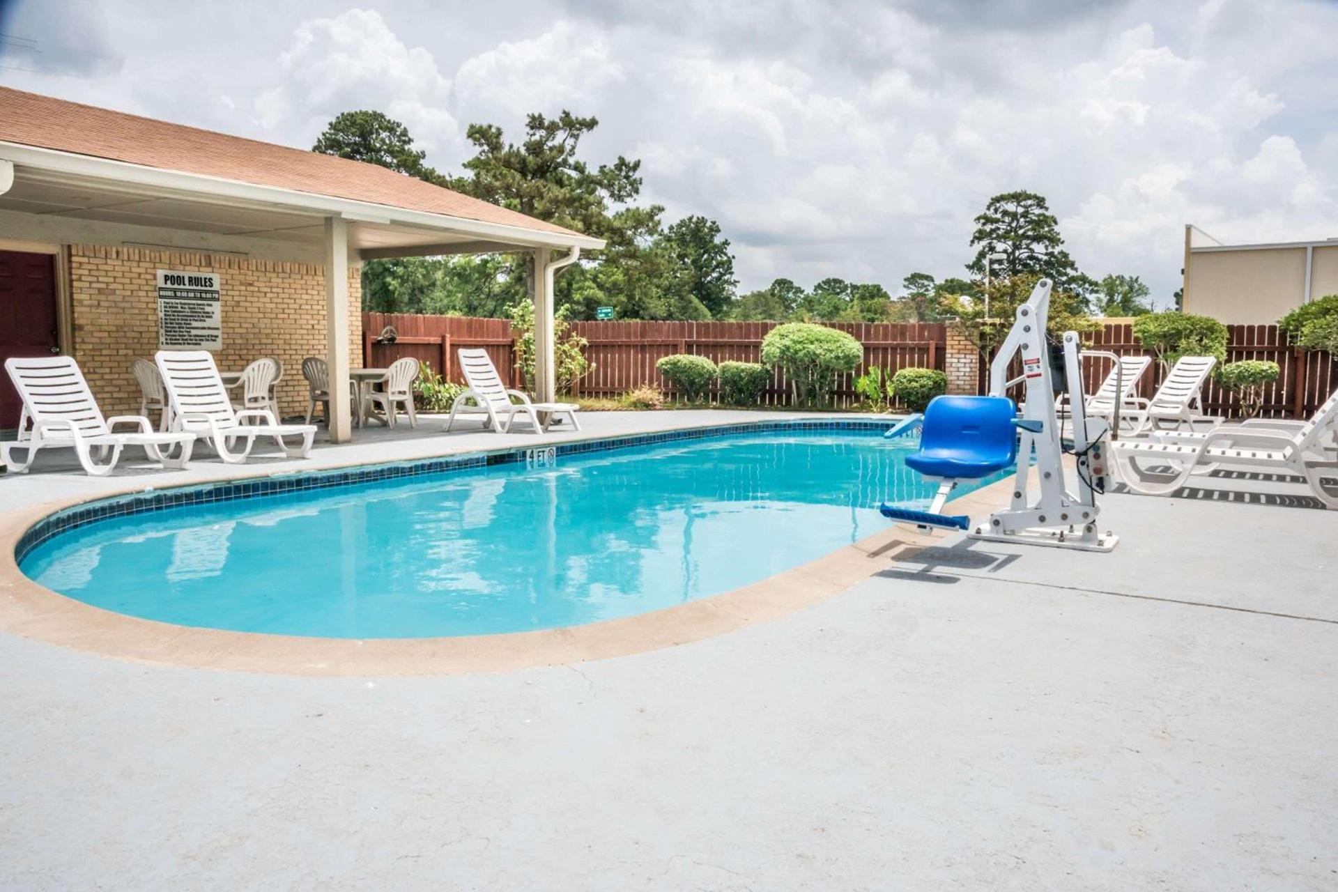 Days Inn by Wyndham Bastrop photo 6