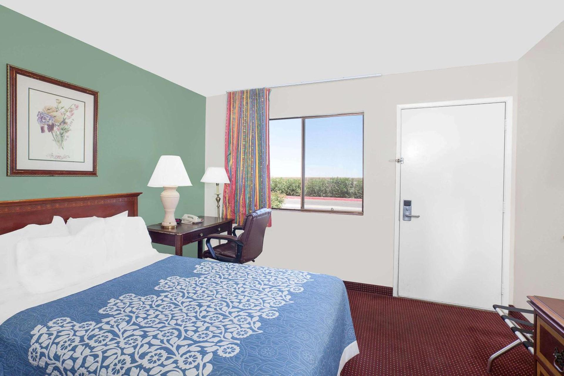 Days Inn by Wyndham Lost Hills photo 12