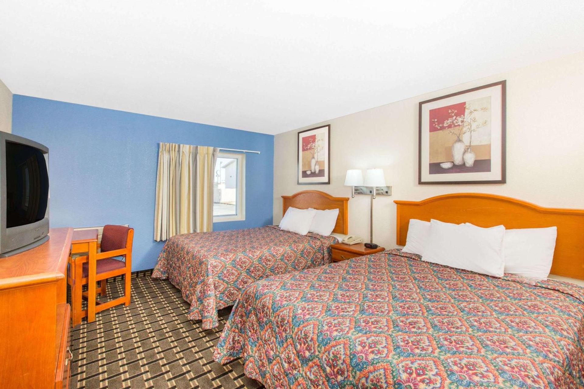 Days Inn by Wyndham Effingham photo 23