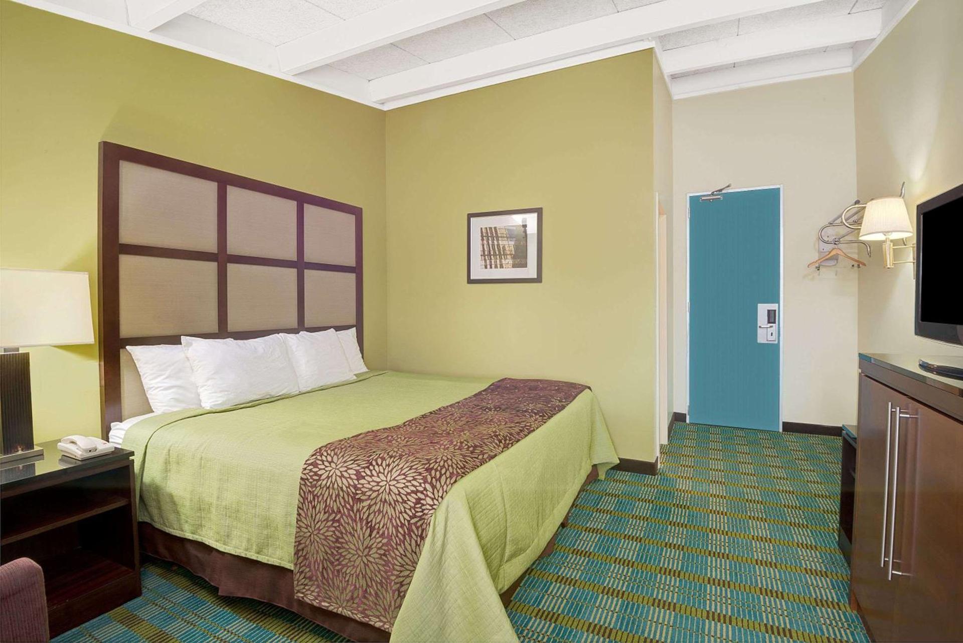 Days Inn by Wyndham Southington photo 6