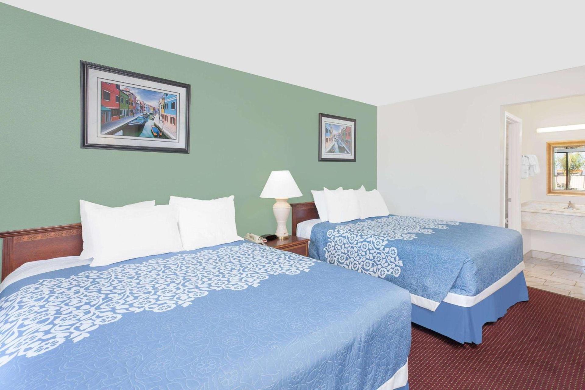 Days Inn by Wyndham Lost Hills photo 8