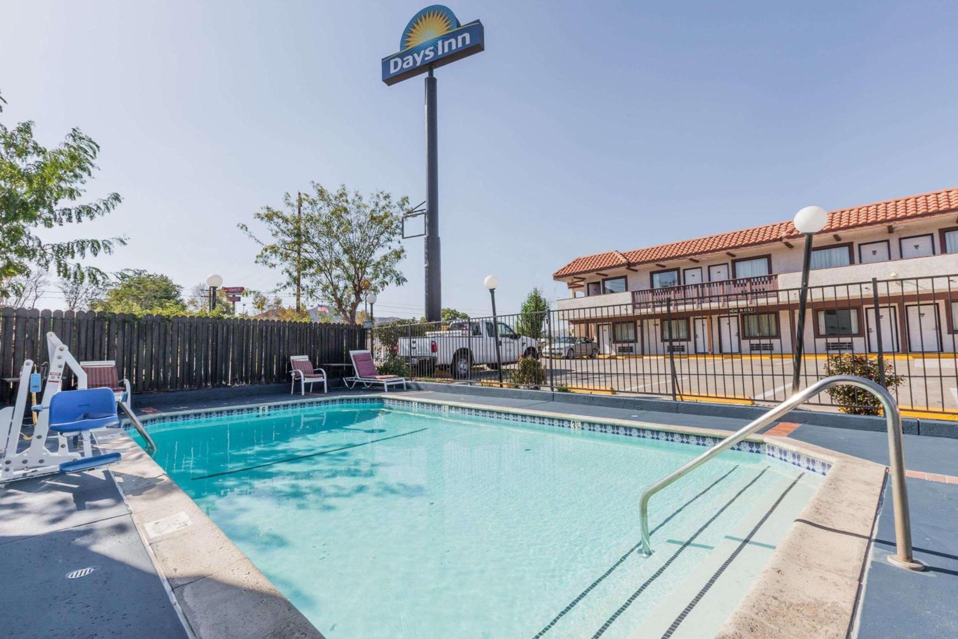 Days Inn by Wyndham Castaic Six Flags Magic Mountain photo 4
