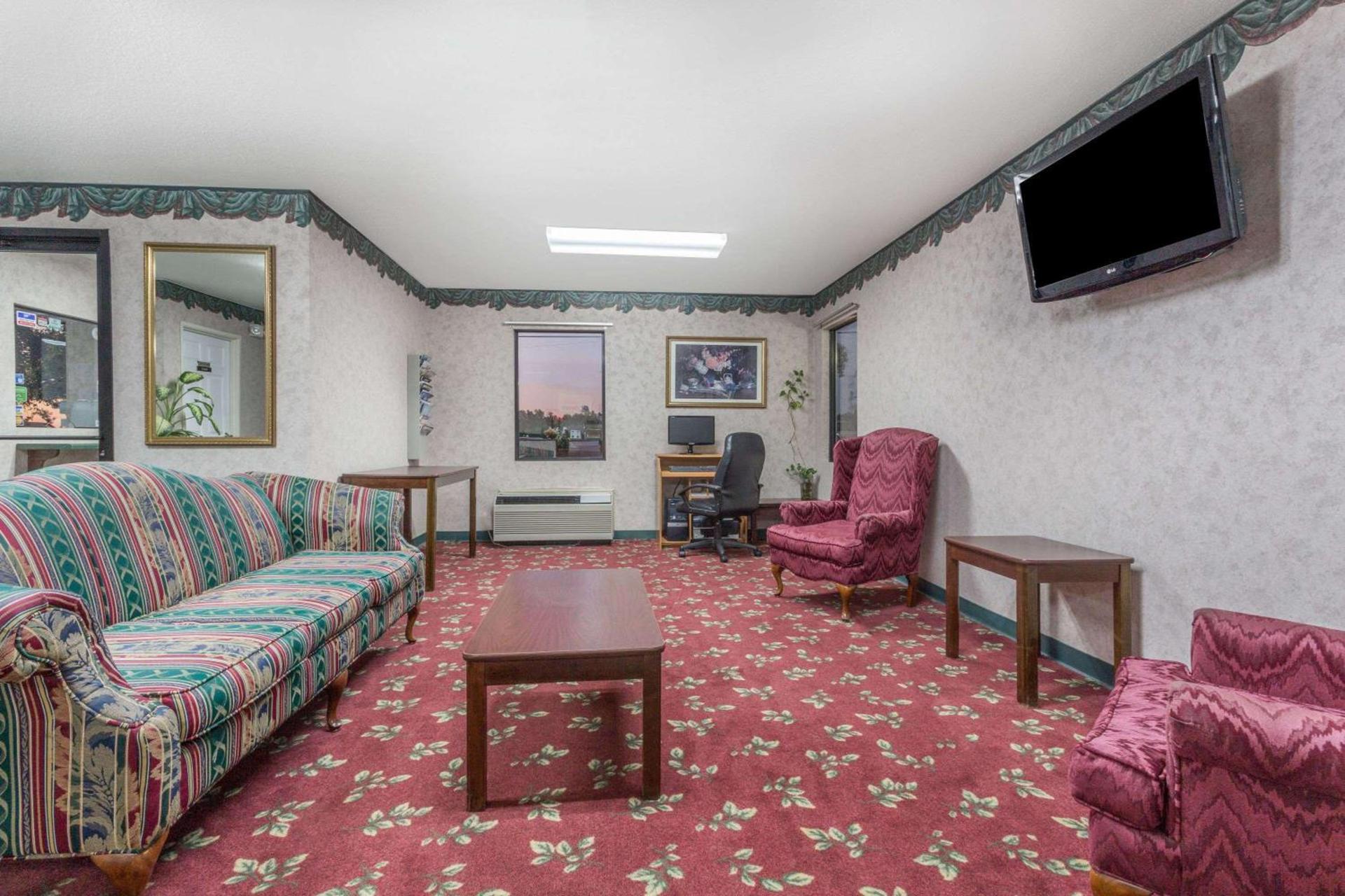 Days Inn by Wyndham Royston photo 2