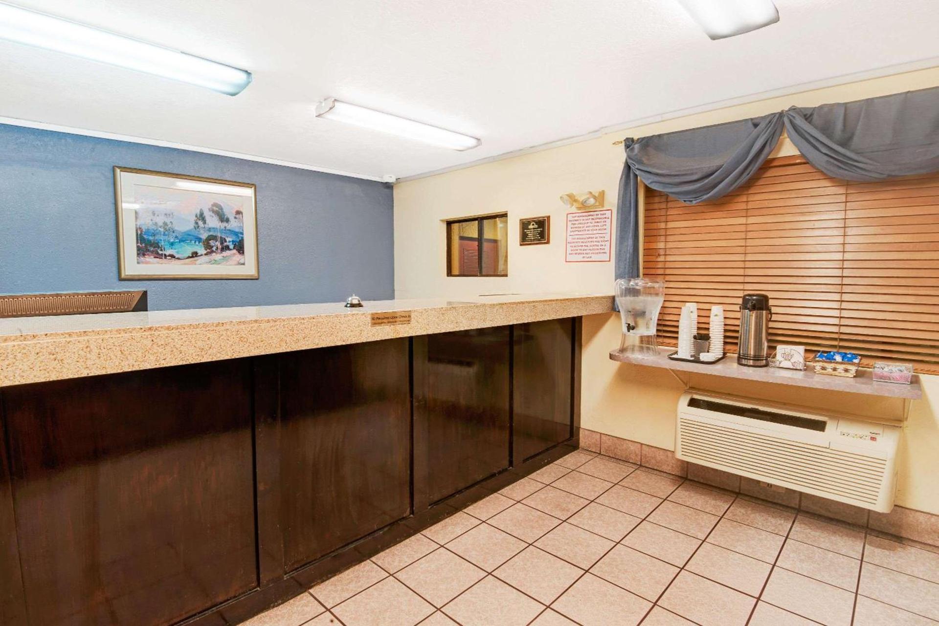 Days Inn by Wyndham El Paso Airport East photo 5