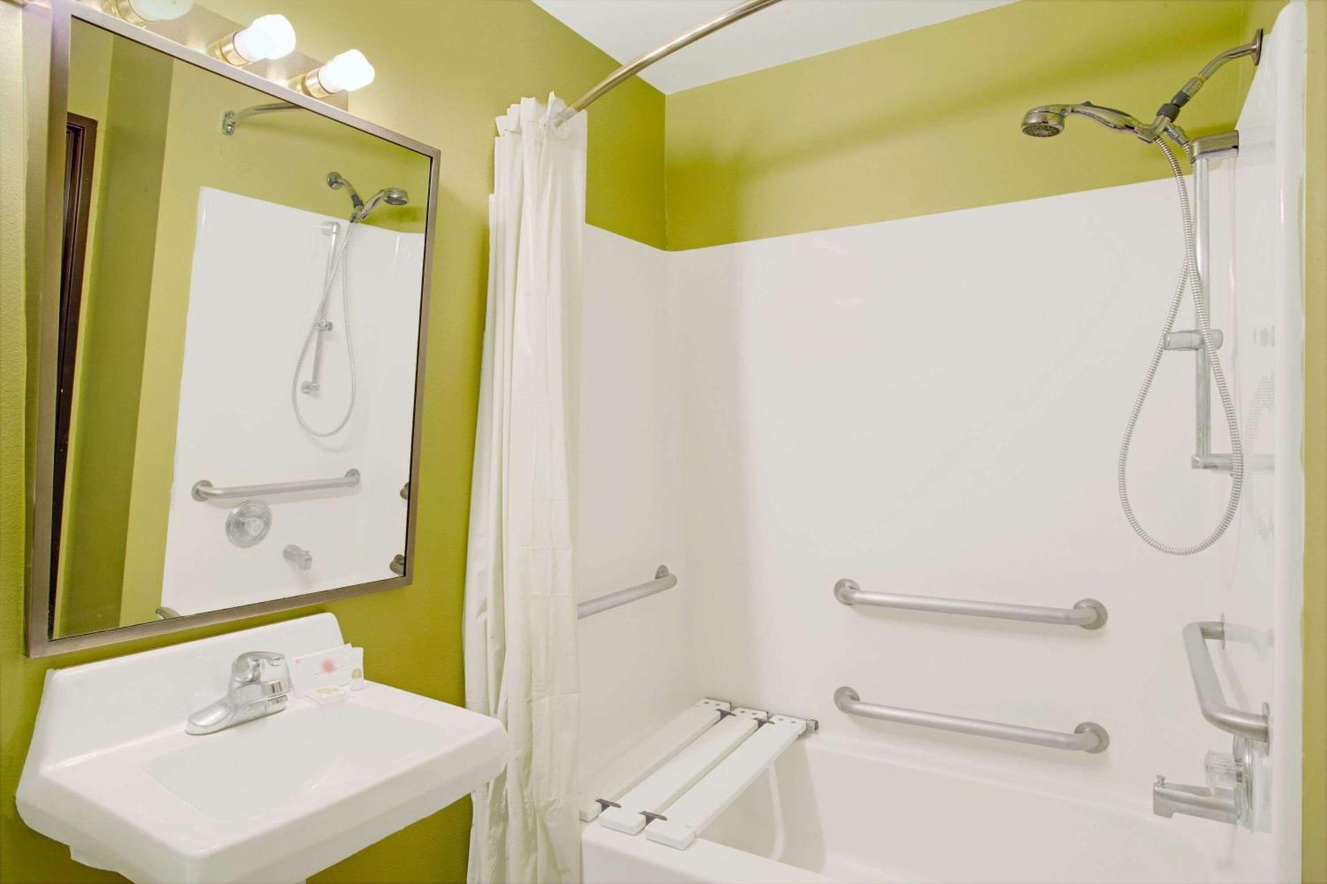 Days Inn by Wyndham Lehi photo 8