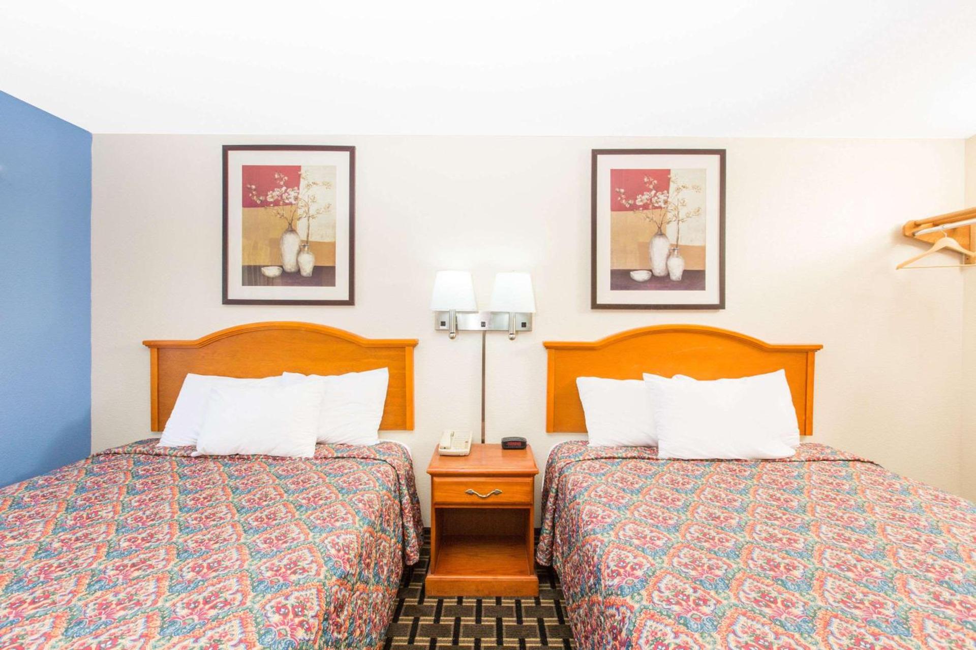 Days Inn by Wyndham Effingham photo 26