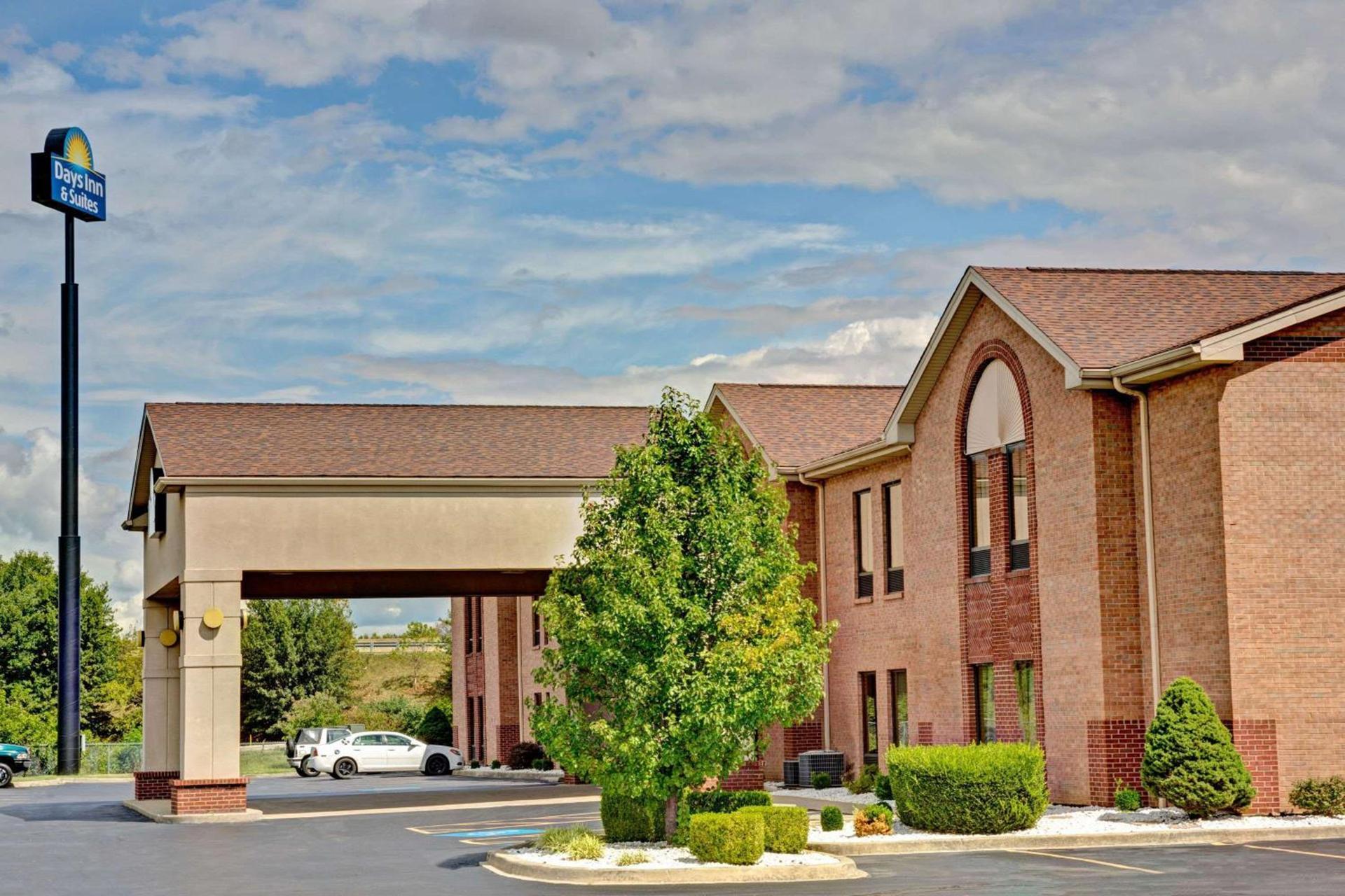 Days Inn & Suites by Wyndham Louisville SW photo 1