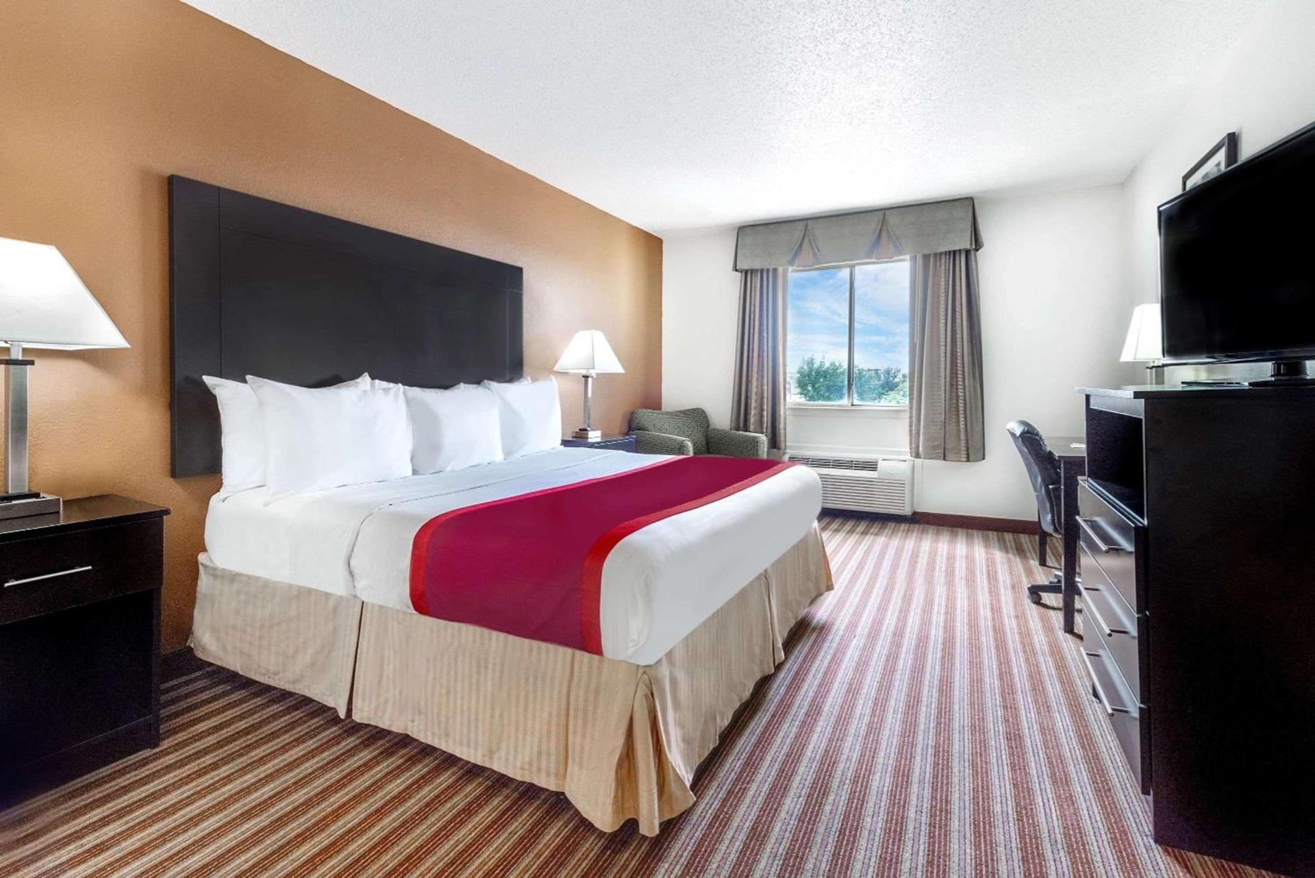 Days Inn & Suites by Wyndham Dallas photo 12