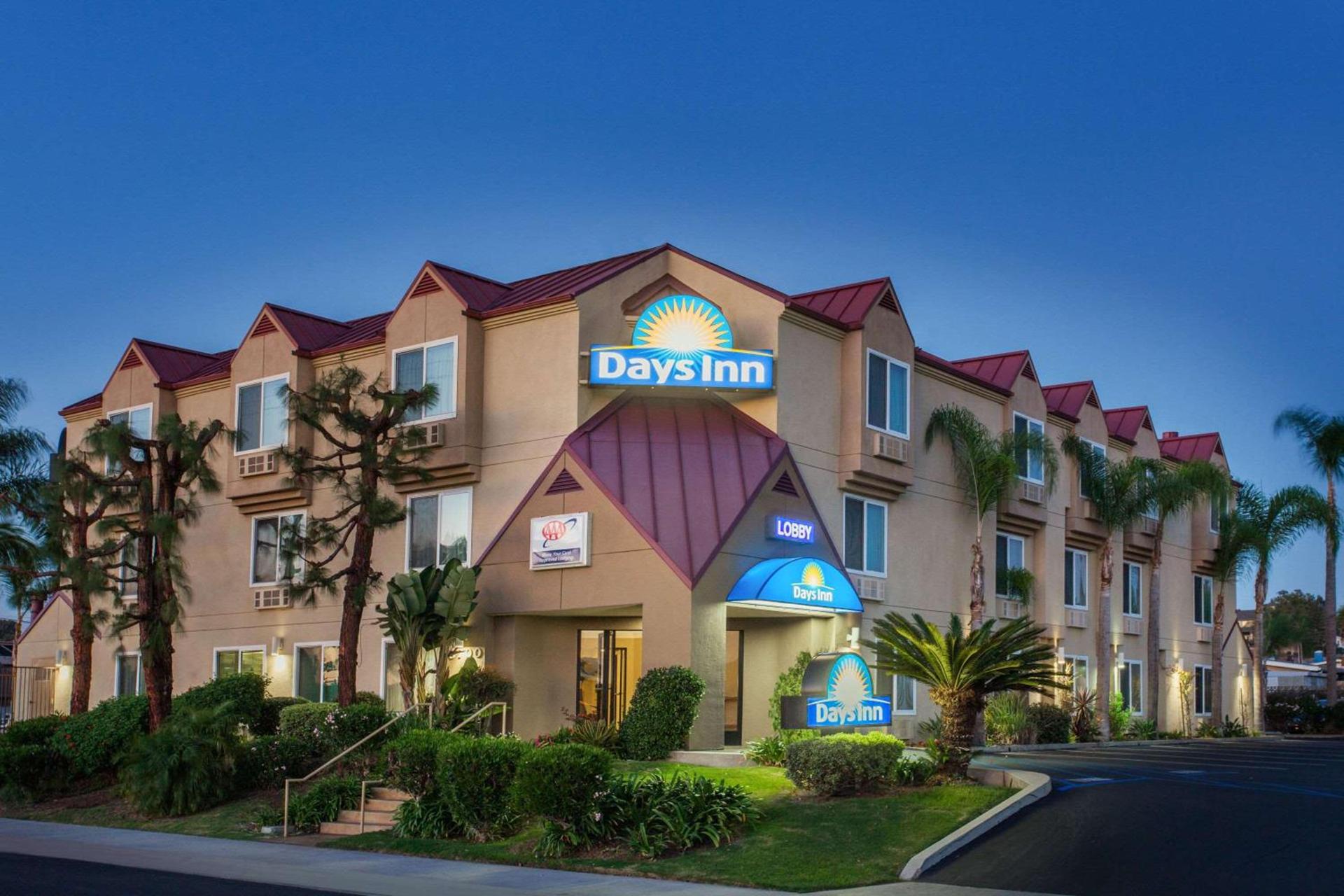 Days Inn by Wyndham Carlsbad photo 3