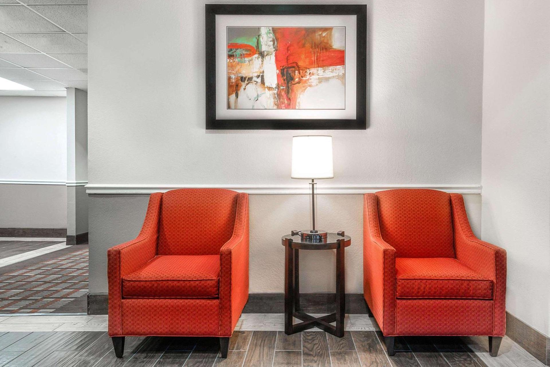 Days Inn & Suites by Wyndham Dallas photo 3