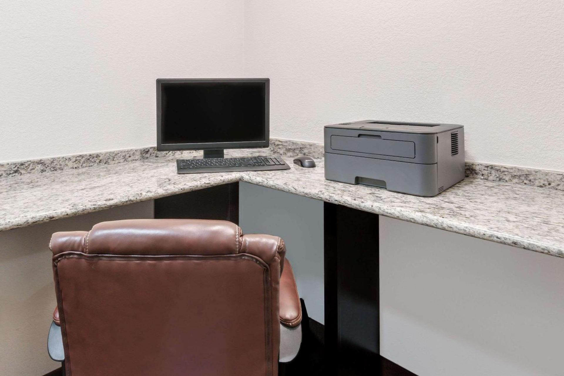 Days Inn & Suites by Wyndham Dallas photo 15