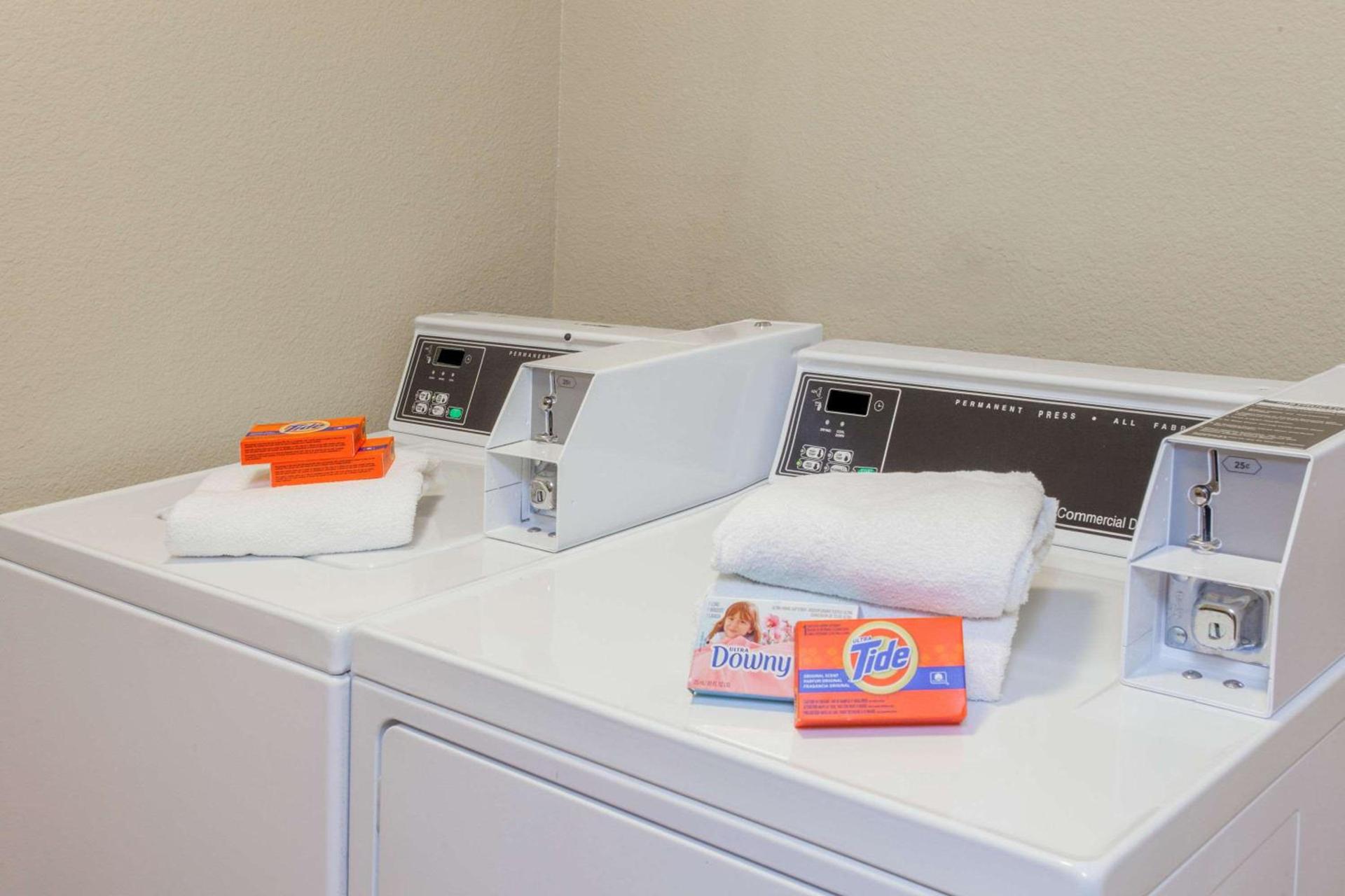 Days Inn by Wyndham Carlsbad photo 21