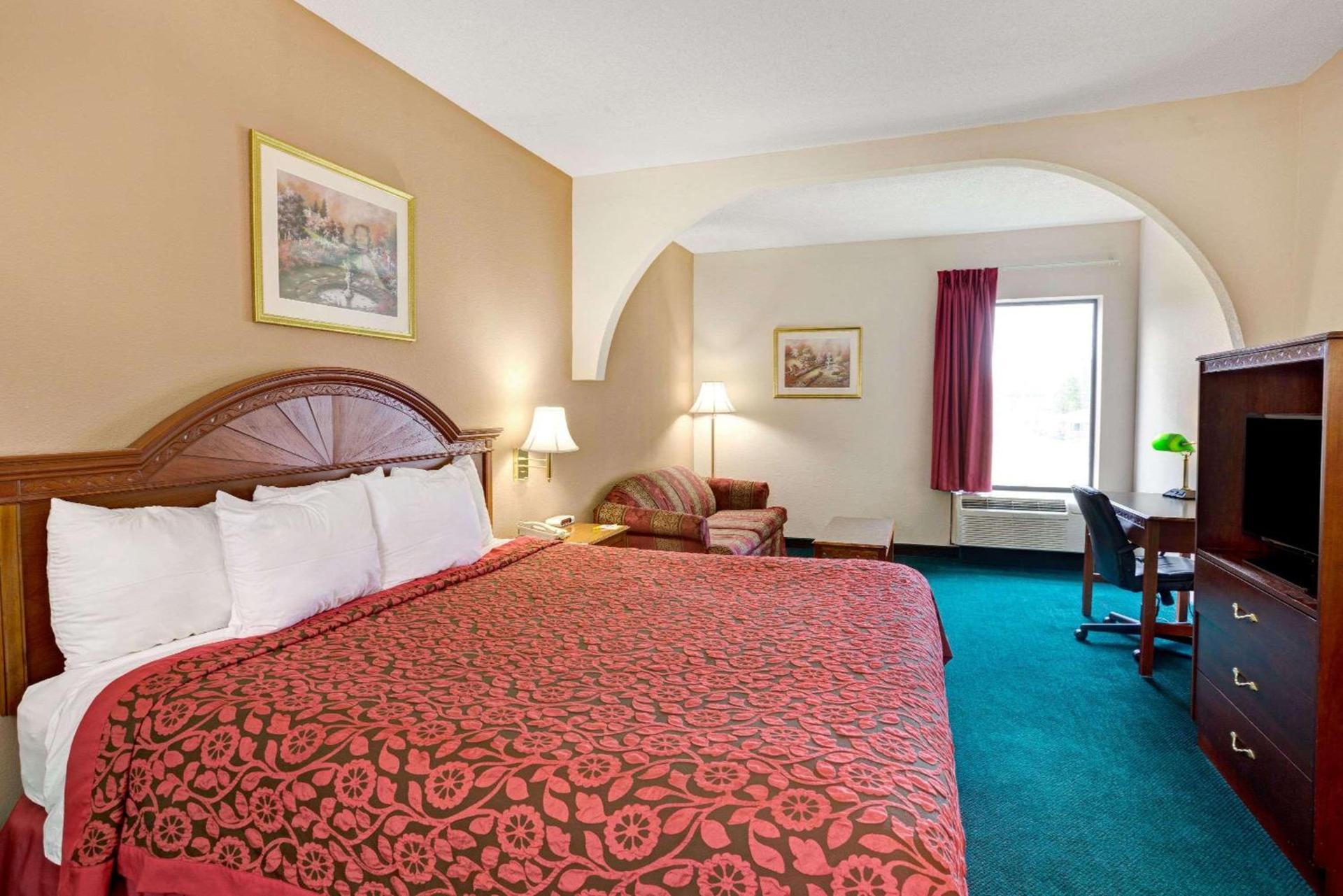 Days Inn & Suites by Wyndham Louisville SW photo 10