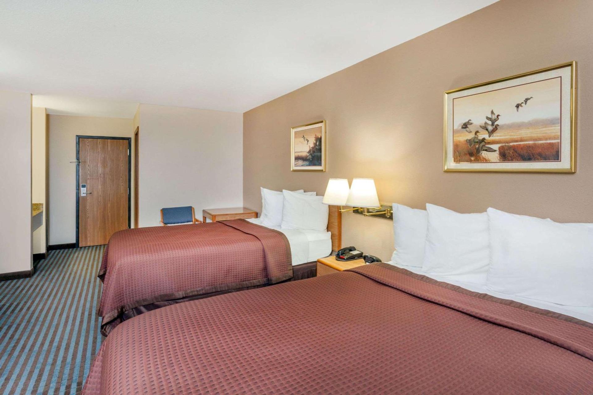 Days Inn by Wyndham Charleston photo 5