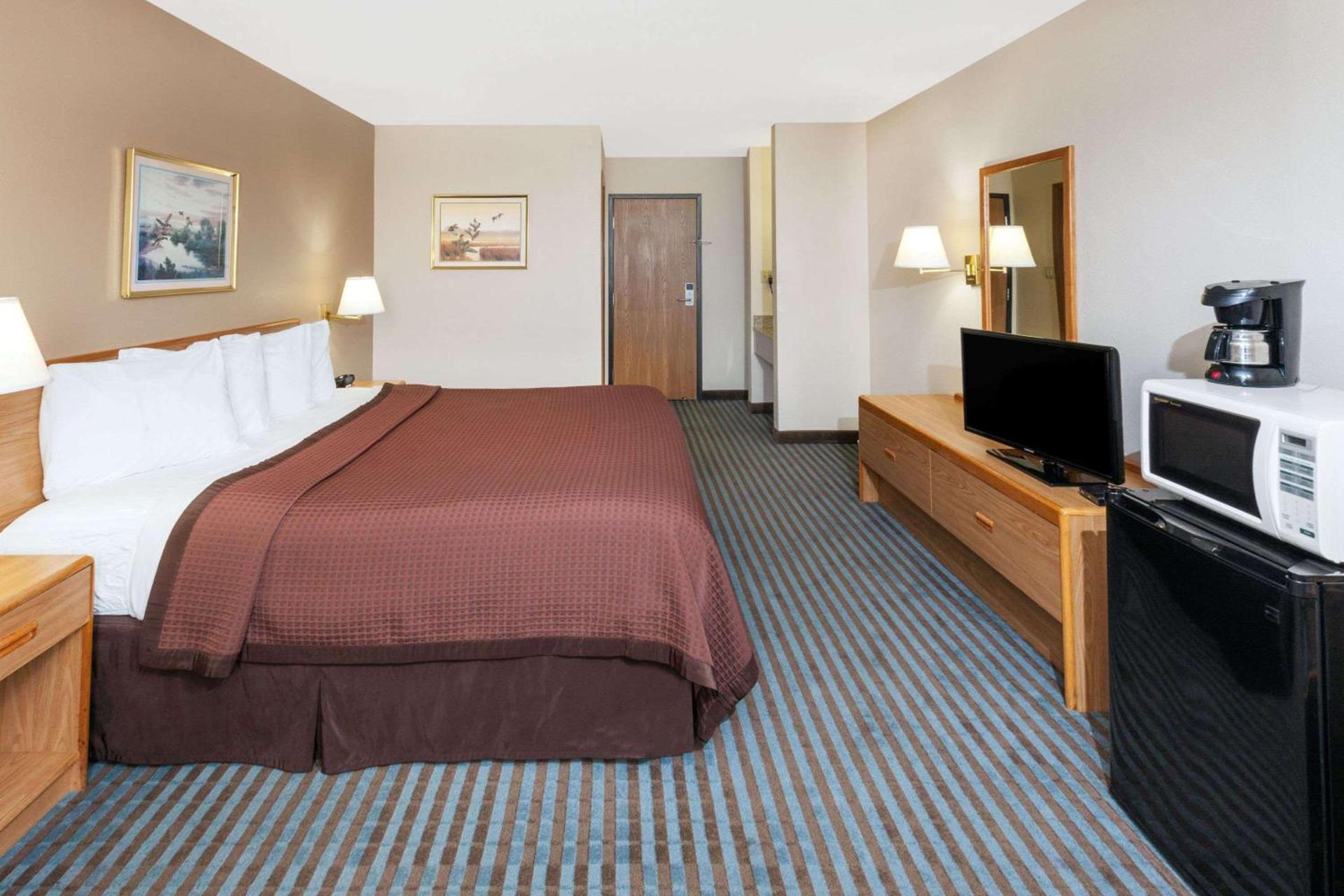Days Inn by Wyndham Charleston photo 9