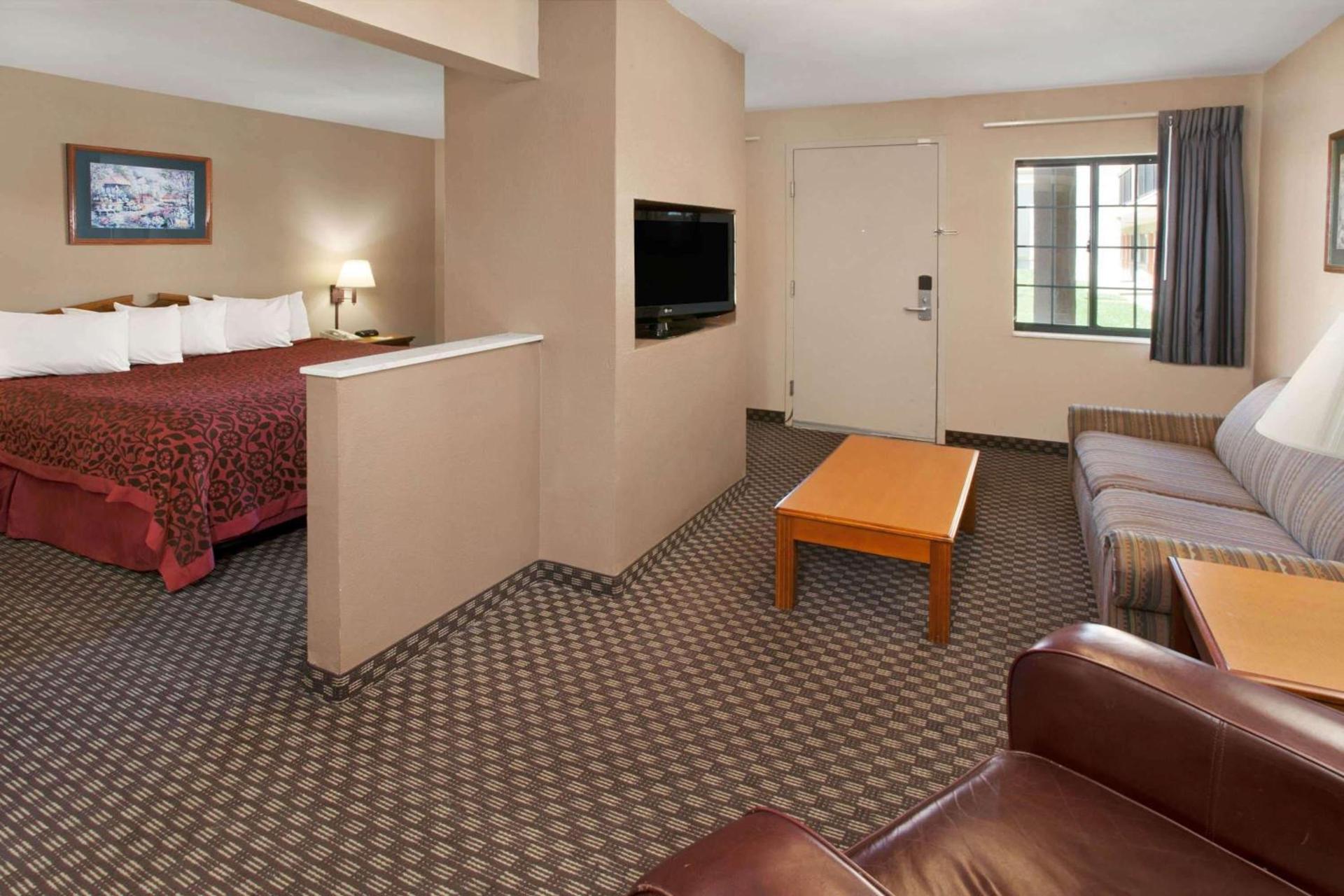 Days Inn & Suites by Wyndham Kokomo photo 7