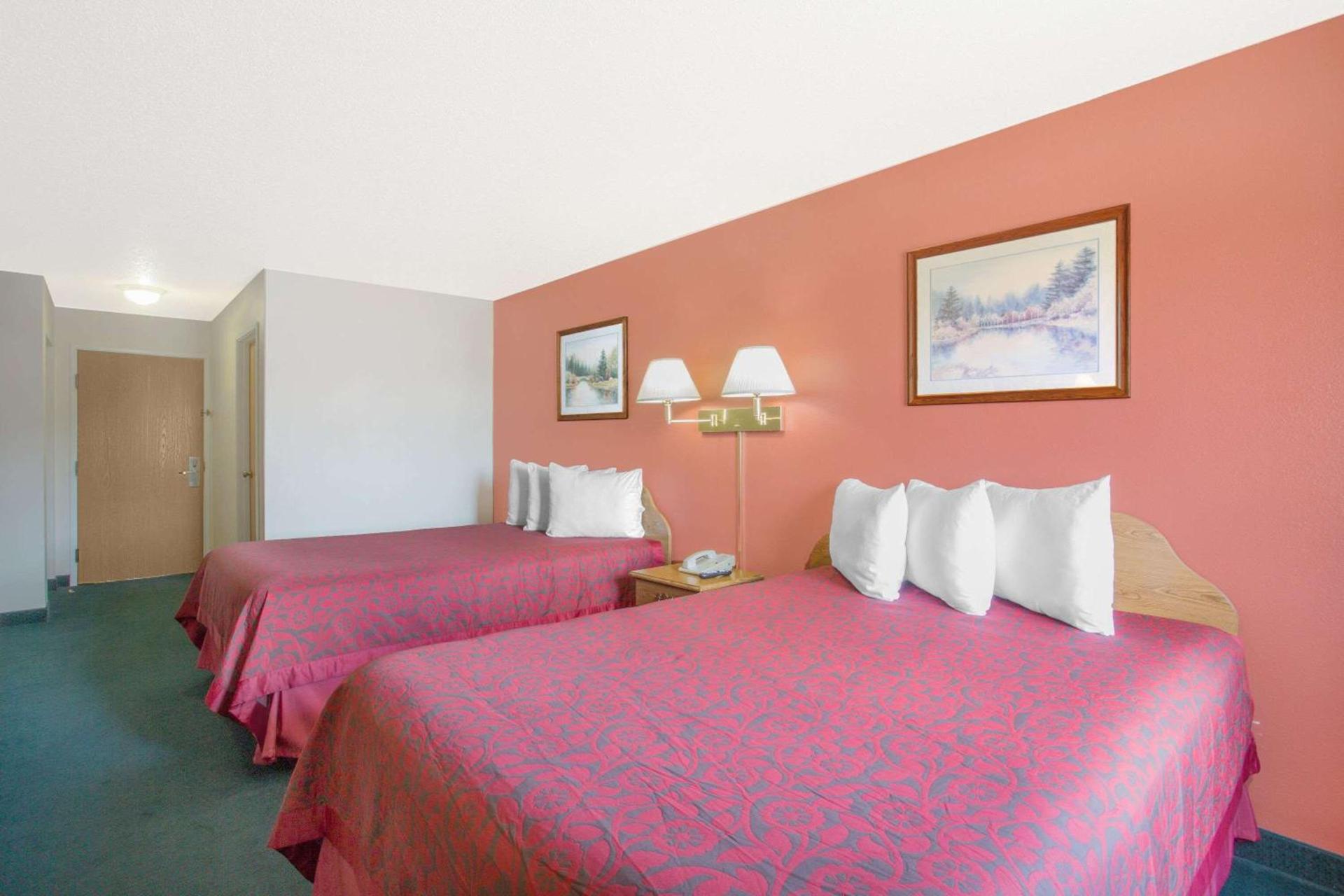 Days Inn by Wyndham Custer photo 7