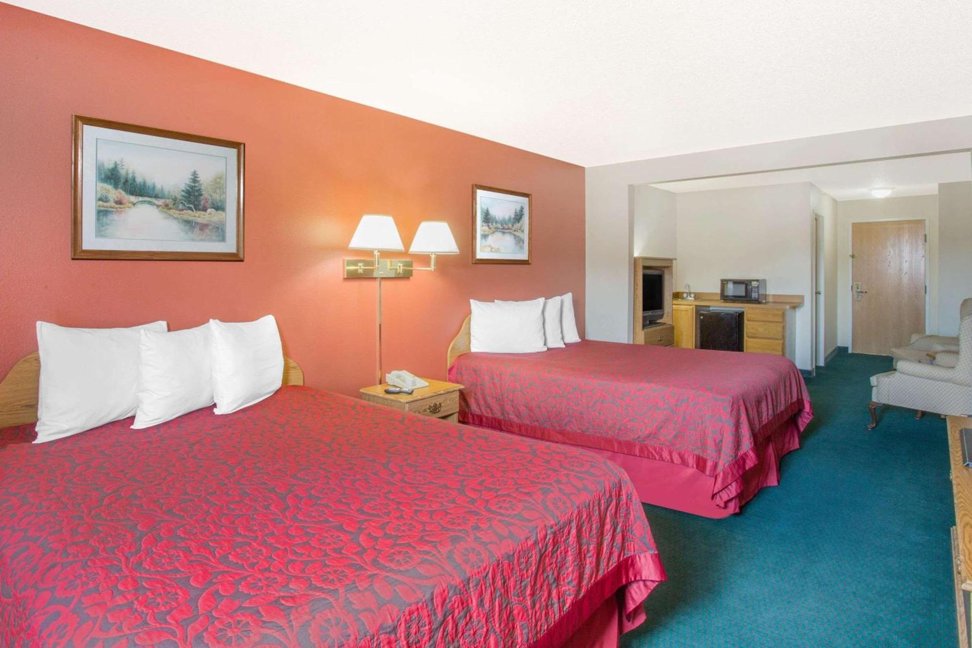 Days Inn by Wyndham Custer photo 11