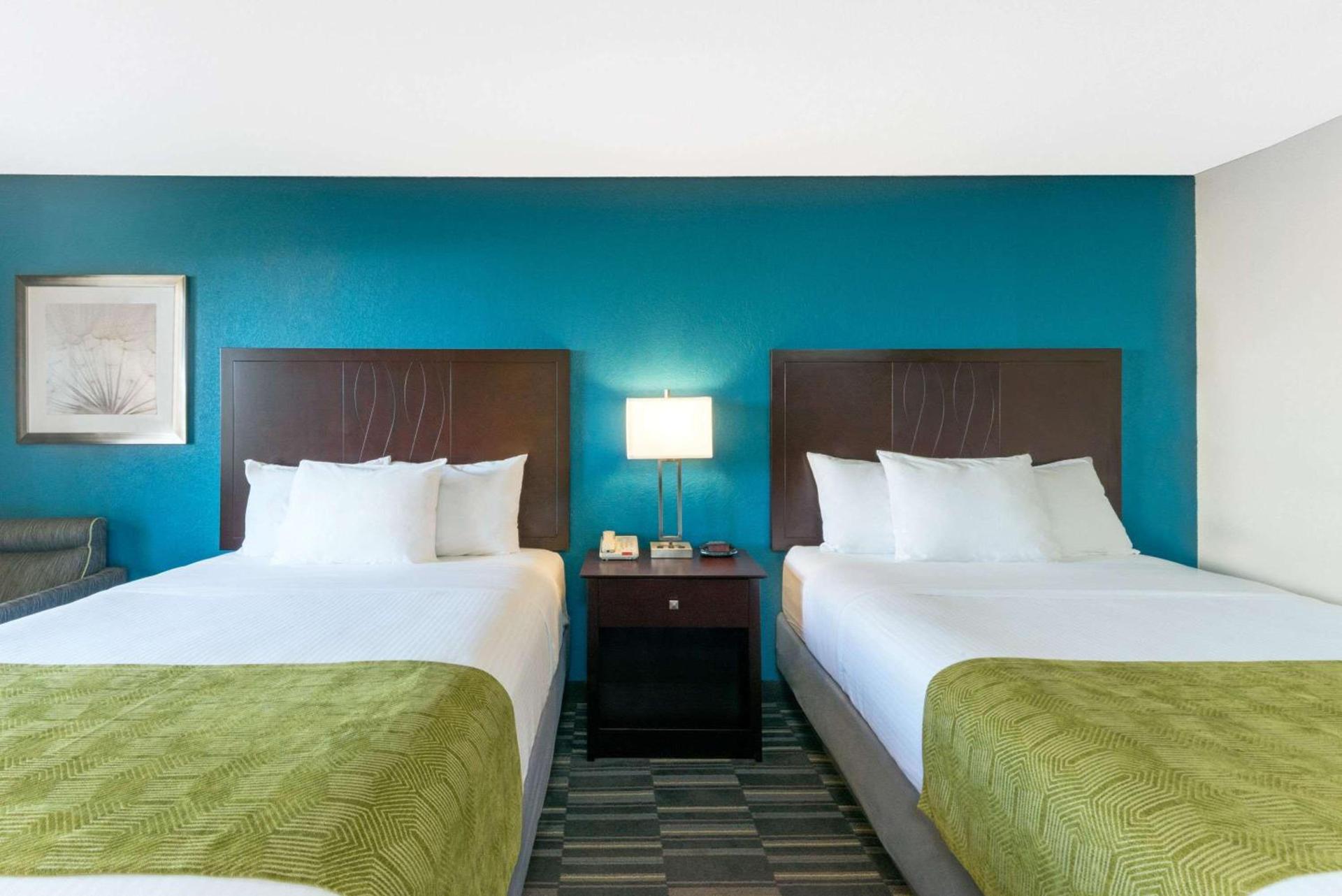 Days Inn by Wyndham Snyder photo 7